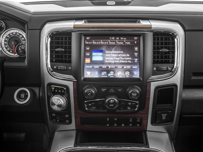 2017 RAM 1500 Laramie Crew Cab 4x2 5'7' Box