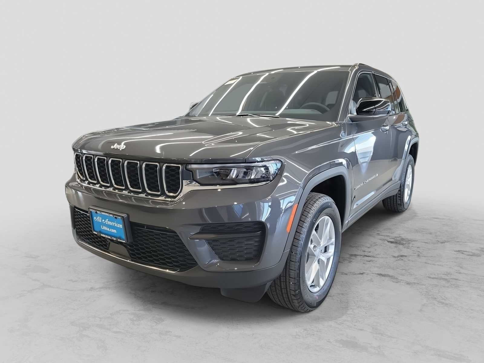 2026 Jeep Grand Cherokee Laredo X's photo