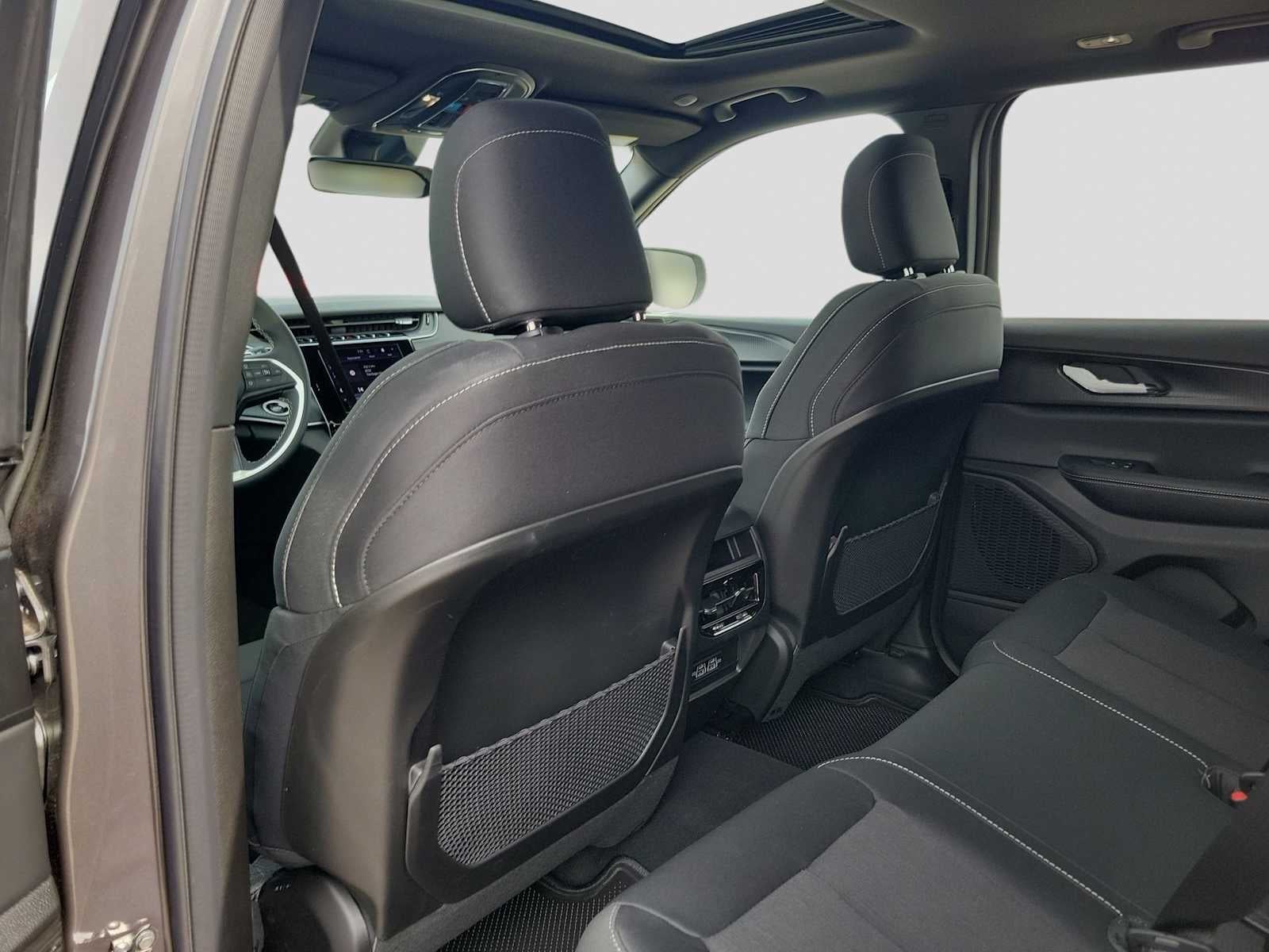 2025 Jeep Grand Cherokee GRAND CHEROKEE LAREDO X 4X2