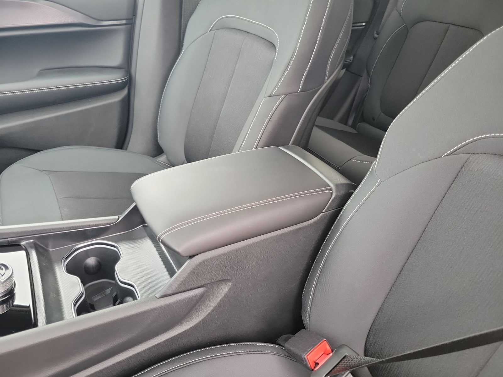 2025 Jeep Grand Cherokee GRAND CHEROKEE LAREDO X 4X2