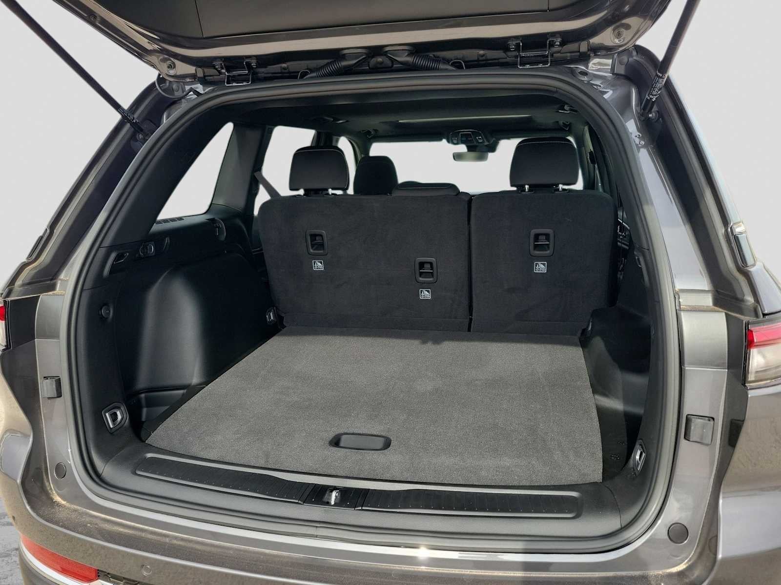 2025 Jeep Grand Cherokee GRAND CHEROKEE LAREDO X 4X2