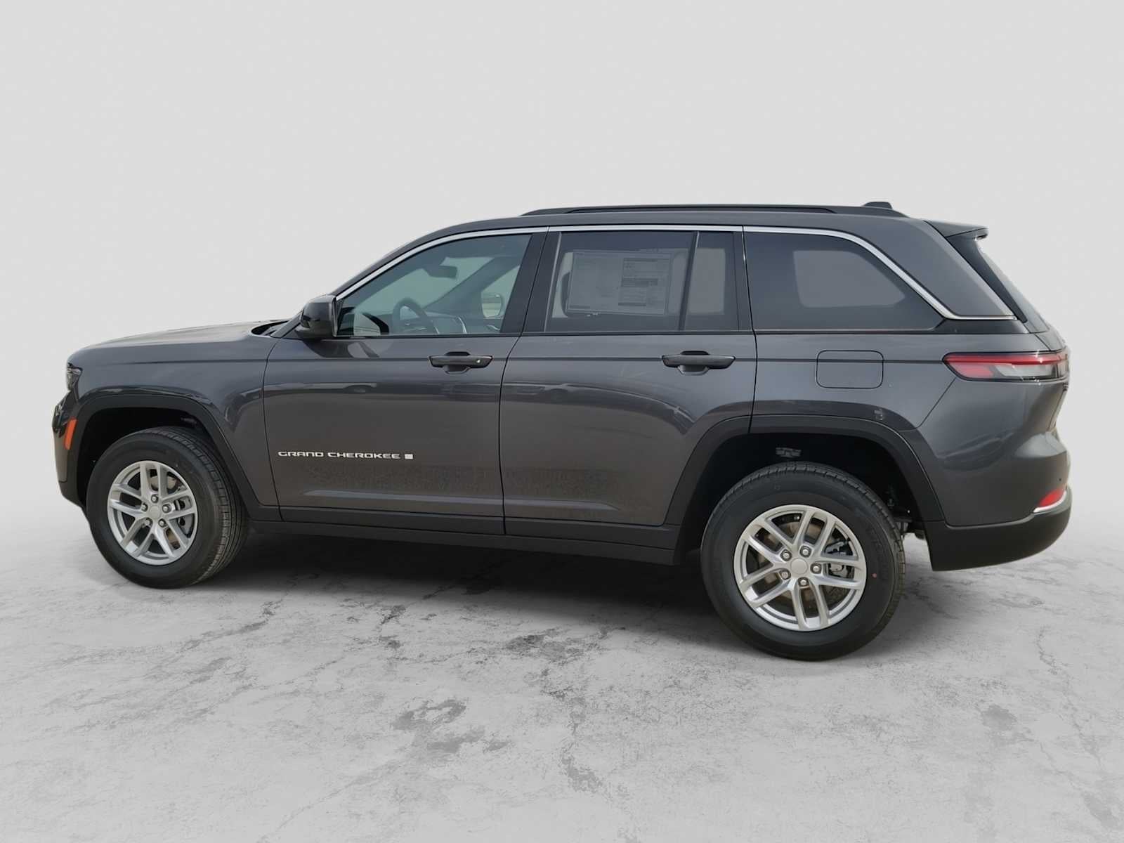 2025 Jeep Grand Cherokee GRAND CHEROKEE LAREDO X 4X2