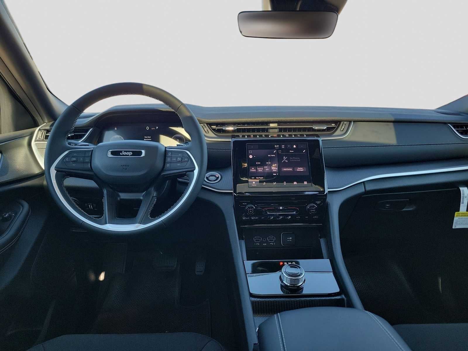 2025 Jeep Grand Cherokee GRAND CHEROKEE LAREDO X 4X2