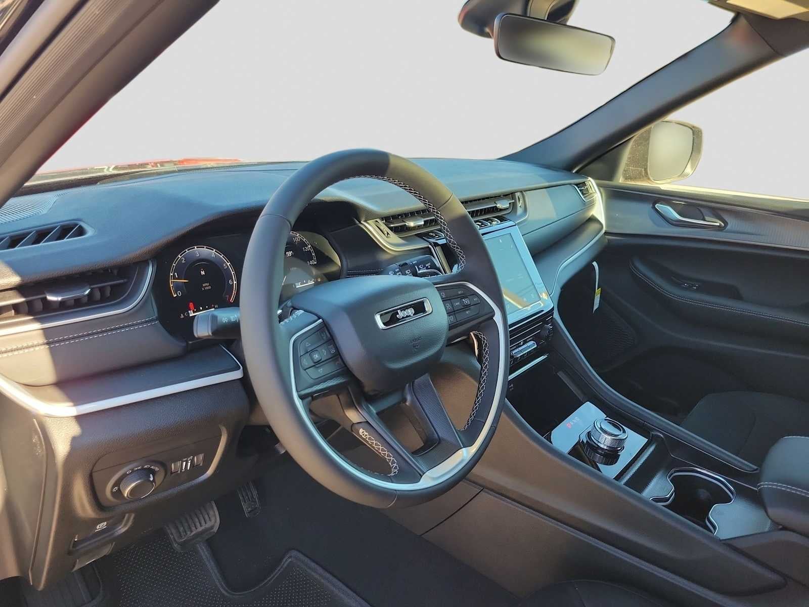 2025 Jeep Grand Cherokee GRAND CHEROKEE LAREDO X 4X2