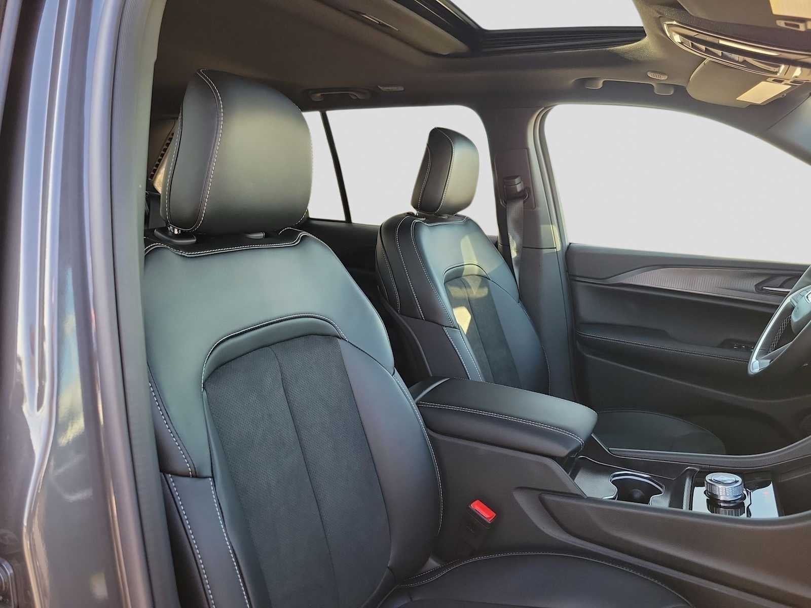 2025 Jeep Grand Cherokee GRAND CHEROKEE ALTITUDE X 4X2