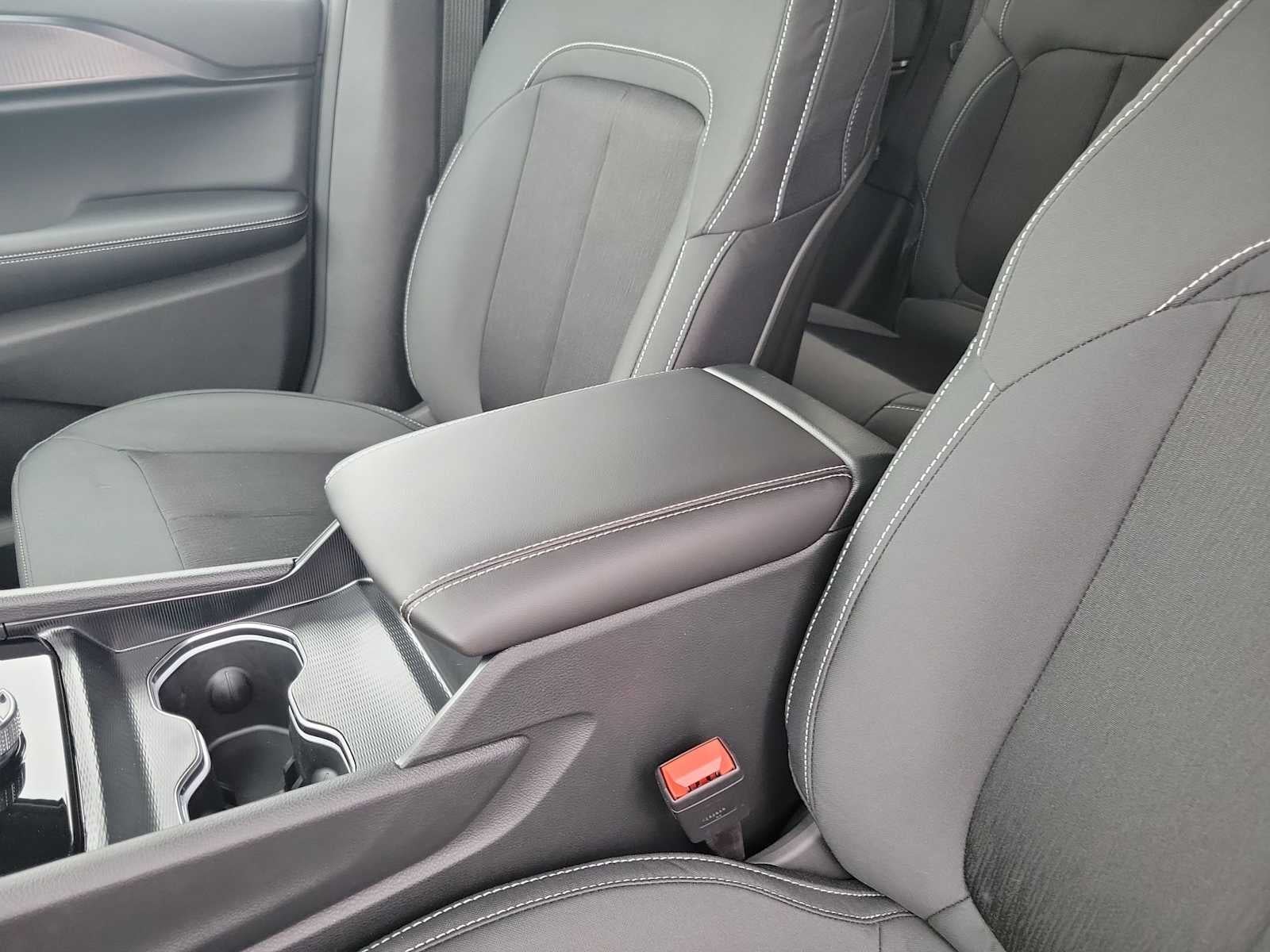 2025 Jeep Grand Cherokee GRAND CHEROKEE LAREDO X 4X2