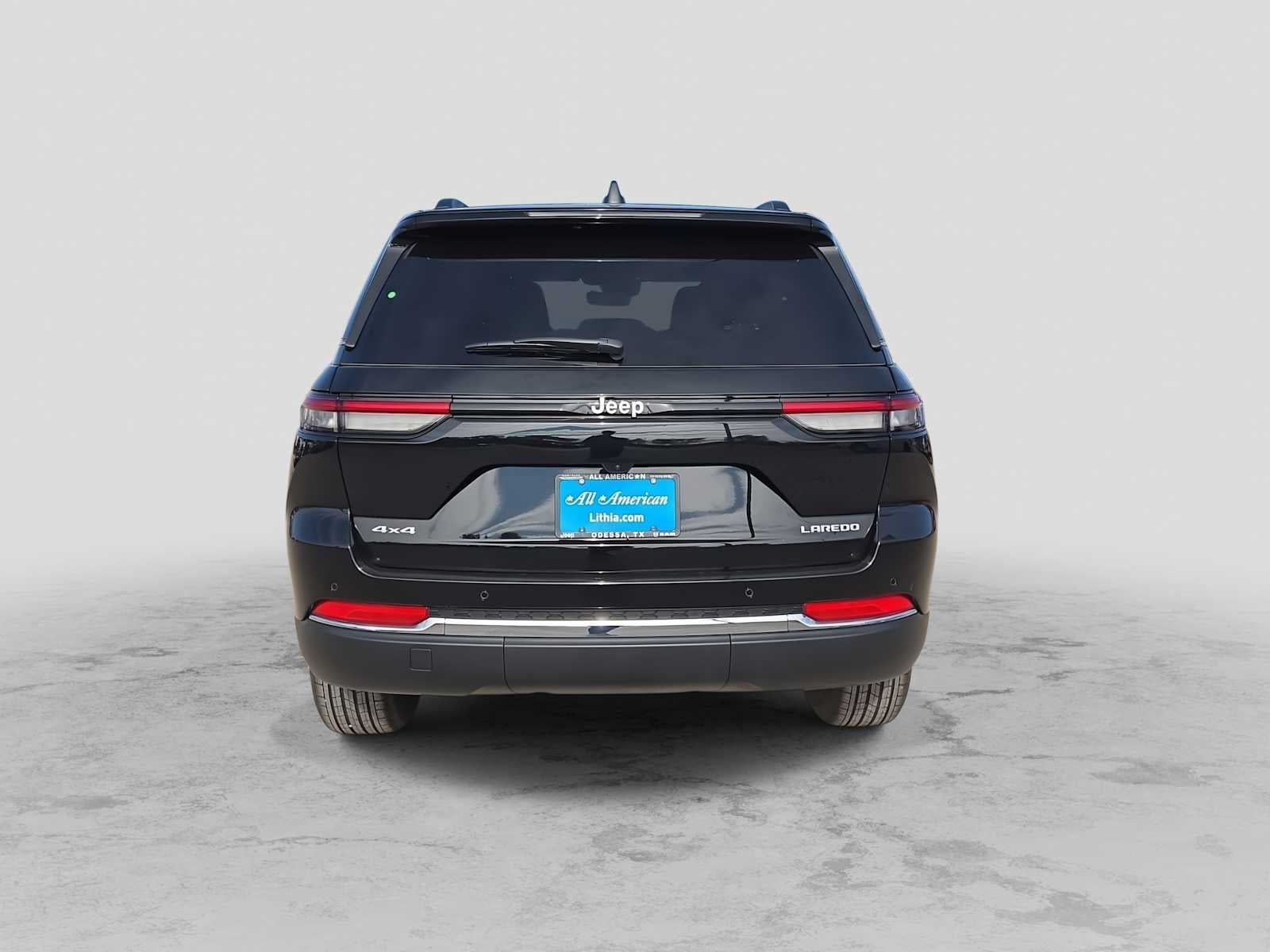 2025 Jeep Grand Cherokee GRAND CHEROKEE LAREDO X 4X4