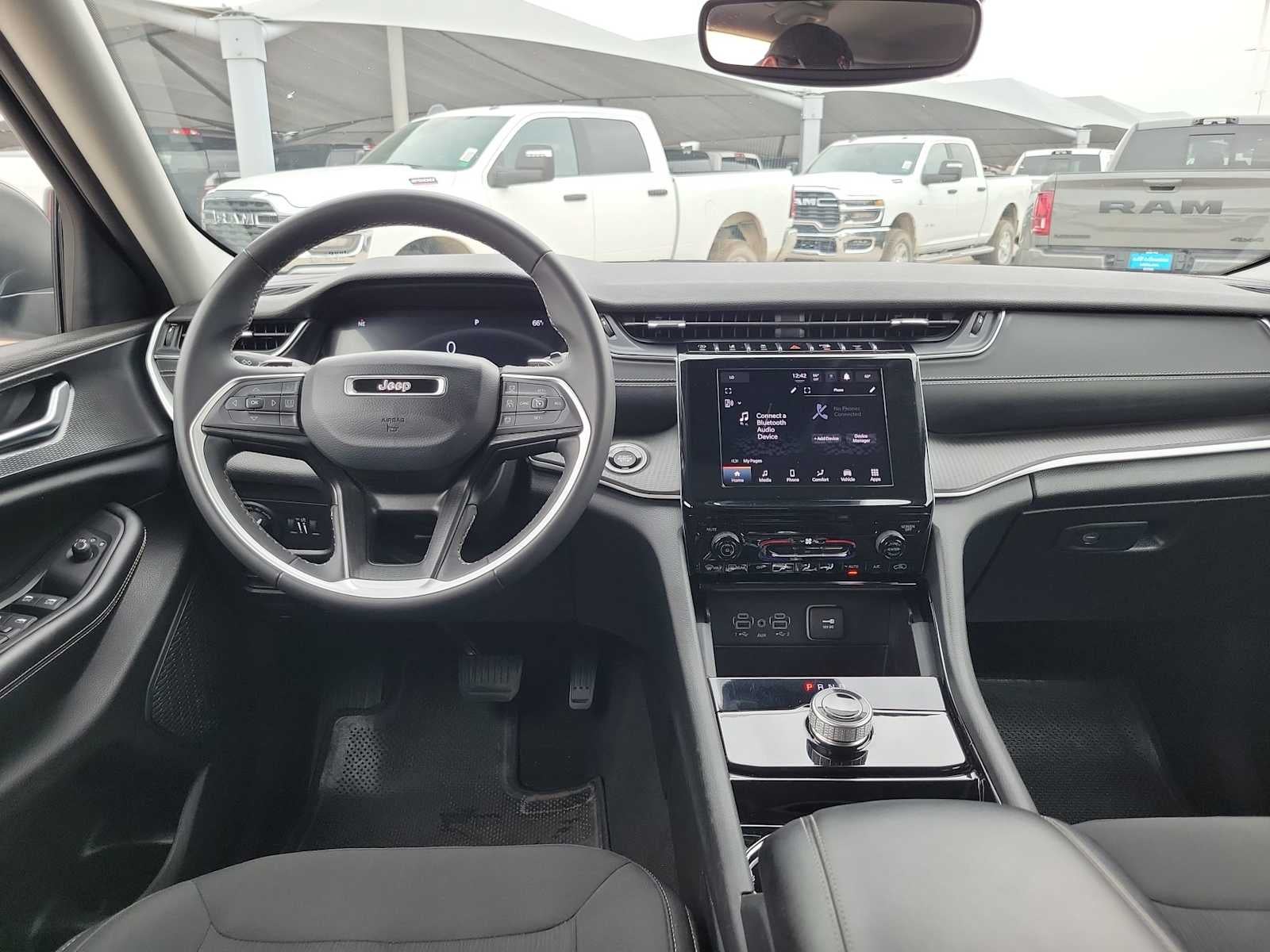 2023 Jeep Grand Cherokee Laredo 4x4