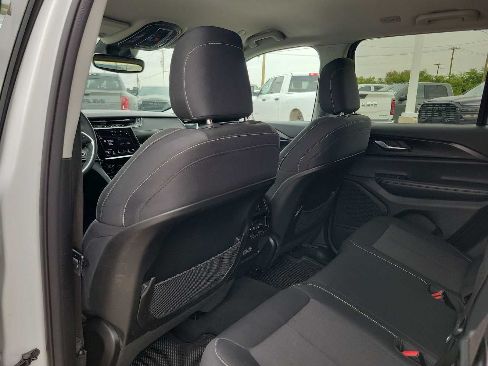 2023 Jeep Grand Cherokee Laredo 4x4