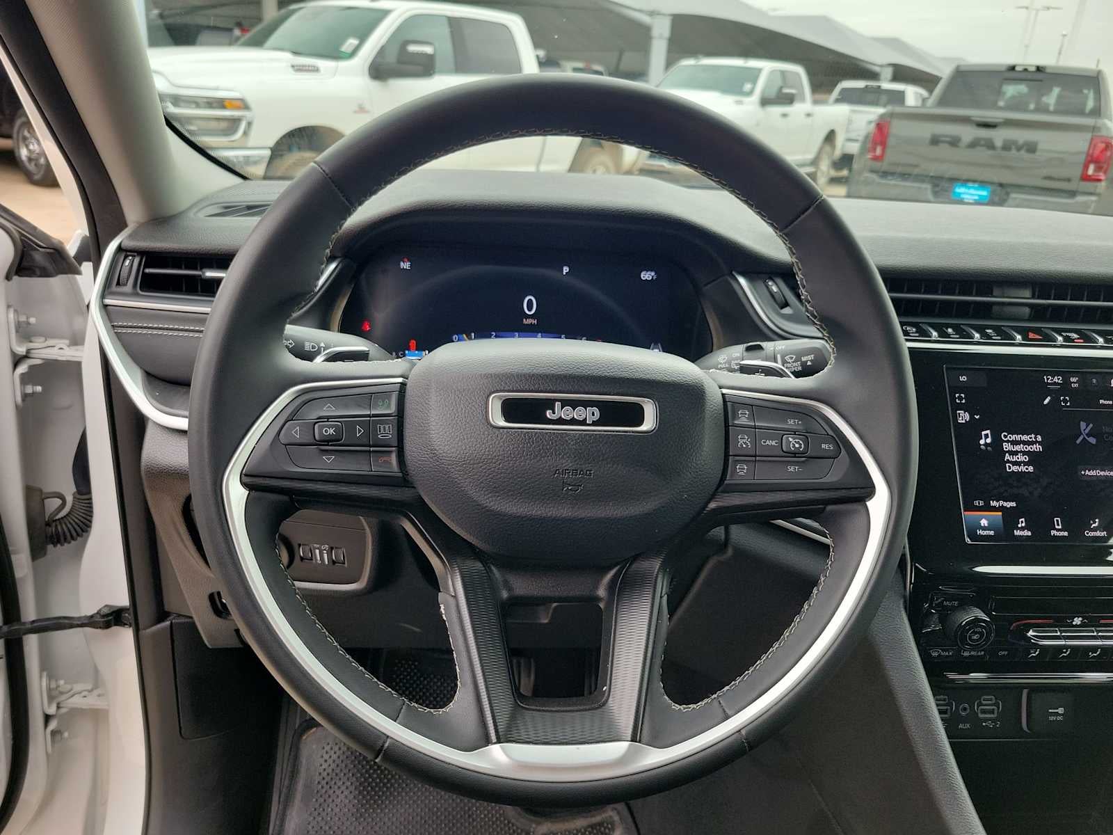 2023 Jeep Grand Cherokee Laredo 4x4