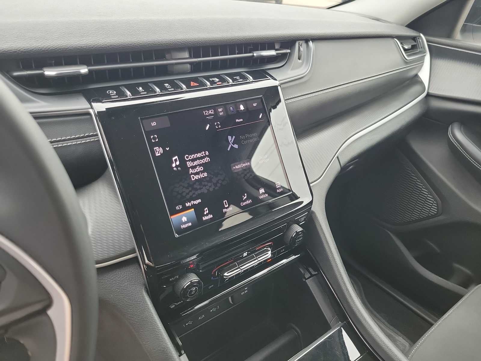 2023 Jeep Grand Cherokee Laredo 4x4