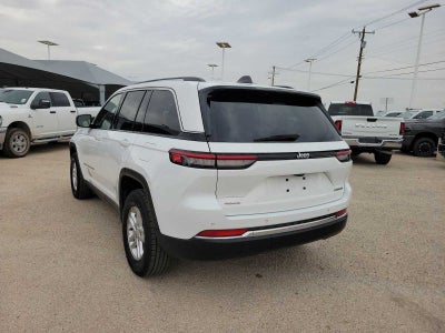 2023 Jeep Grand Cherokee Laredo 4x4