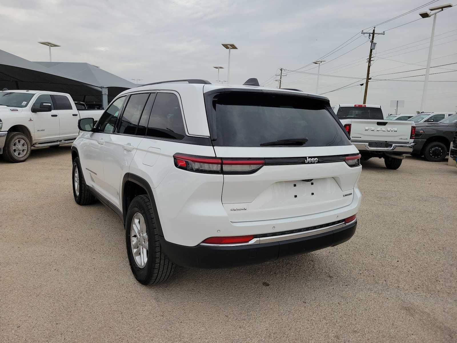 2023 Jeep Grand Cherokee Laredo 4x4