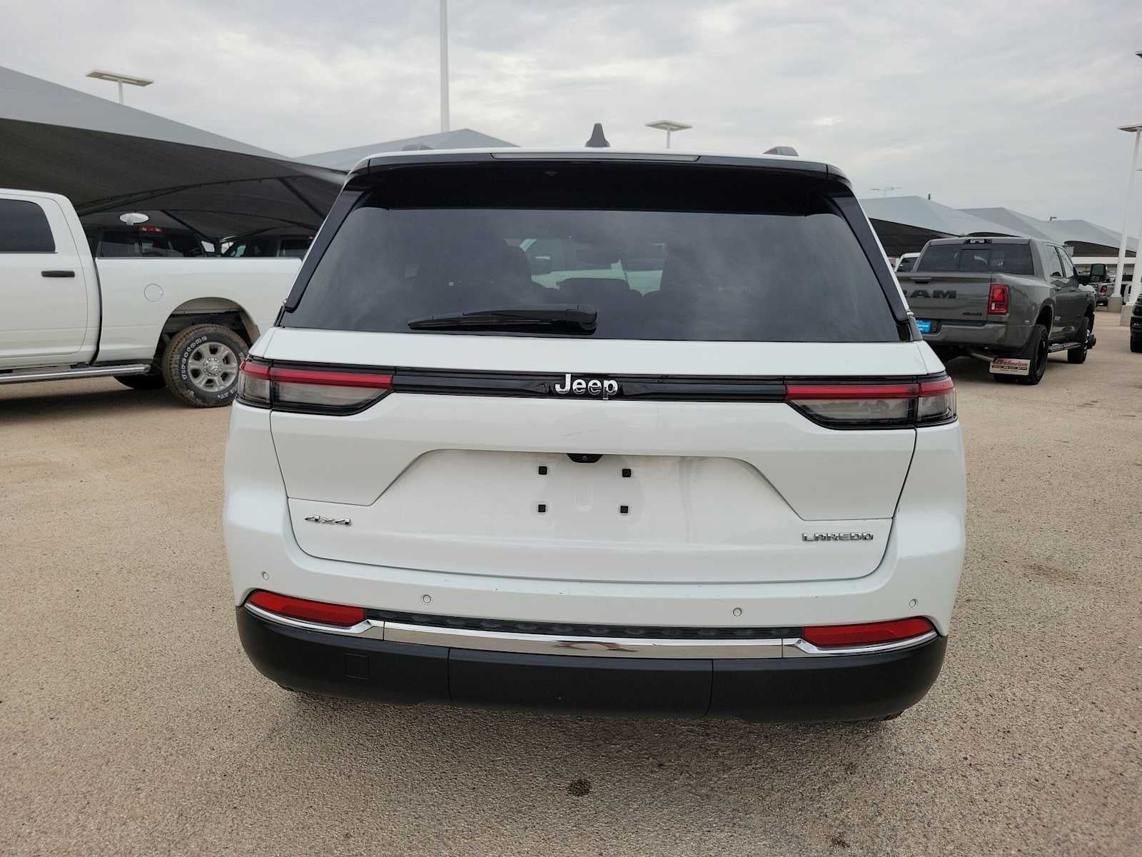 2023 Jeep Grand Cherokee Laredo 4x4