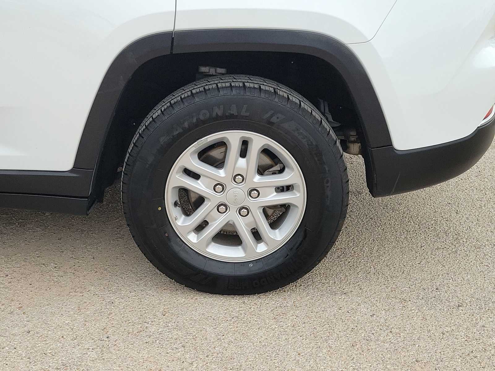 2023 Jeep Grand Cherokee Laredo 4x4