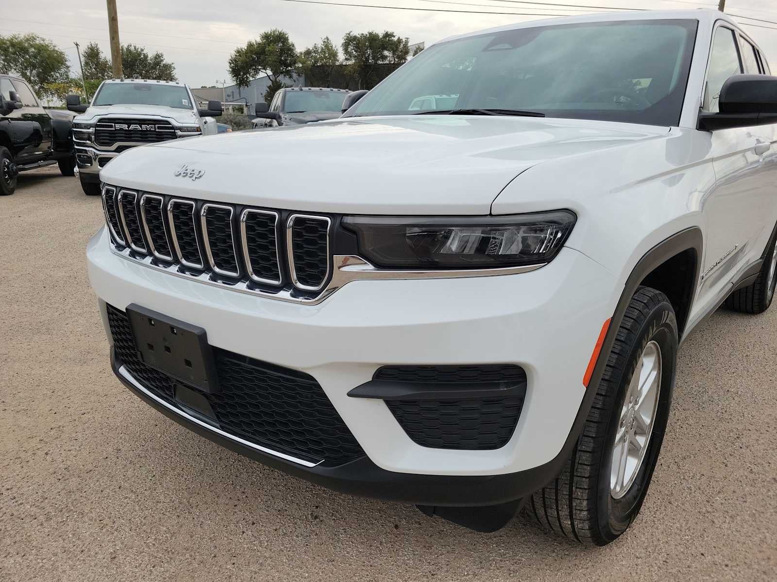 2023 Jeep Grand Cherokee Laredo 4x4