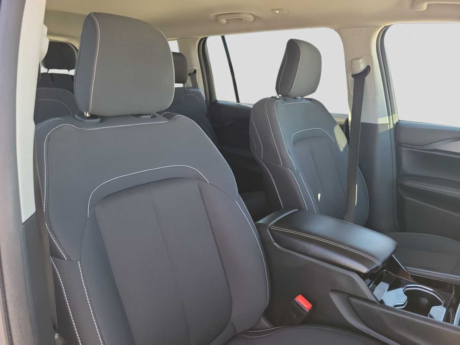 2023 Jeep Grand Cherokee L Laredo 4x2