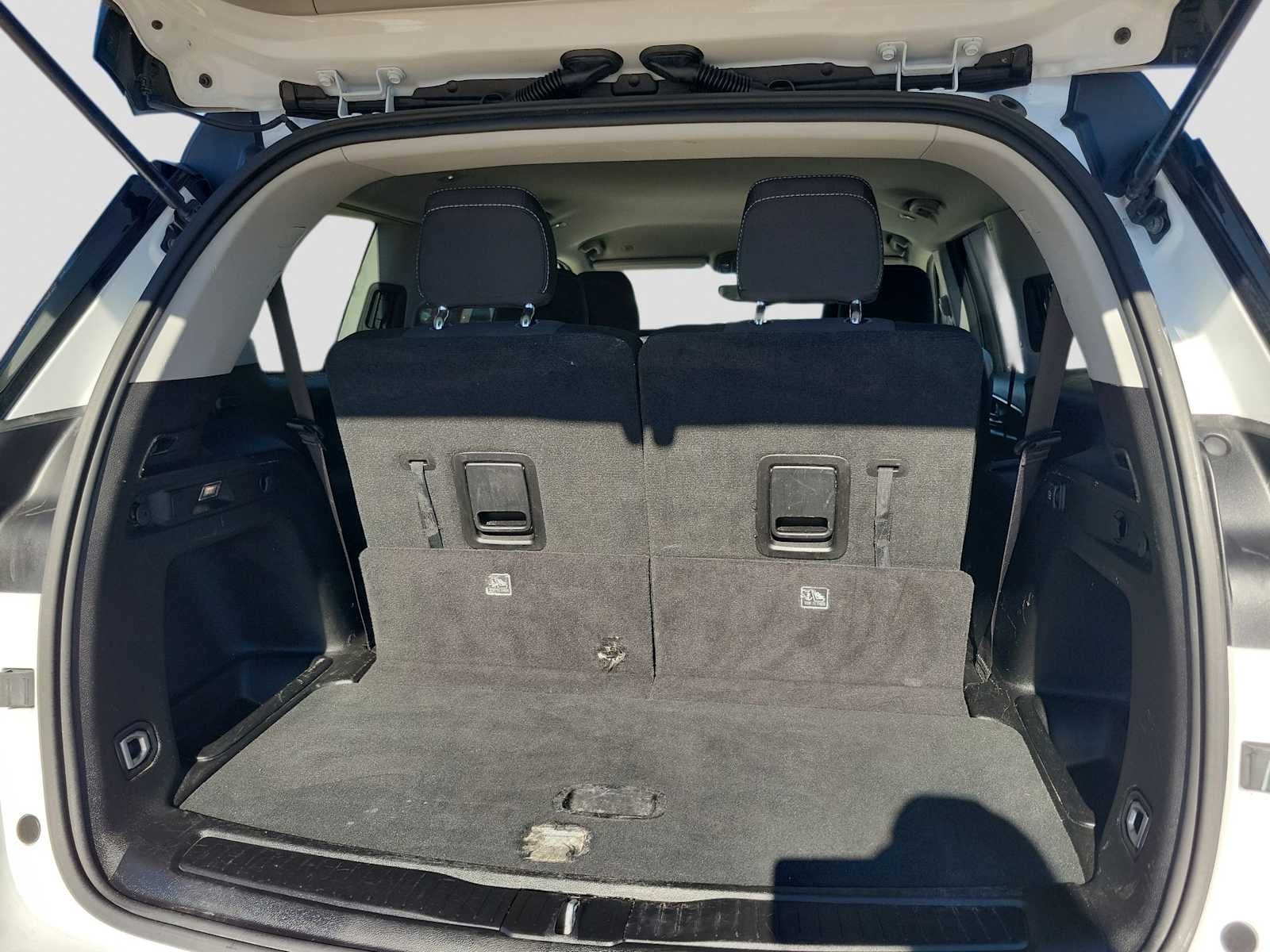 2023 Jeep Grand Cherokee L Laredo 4x2