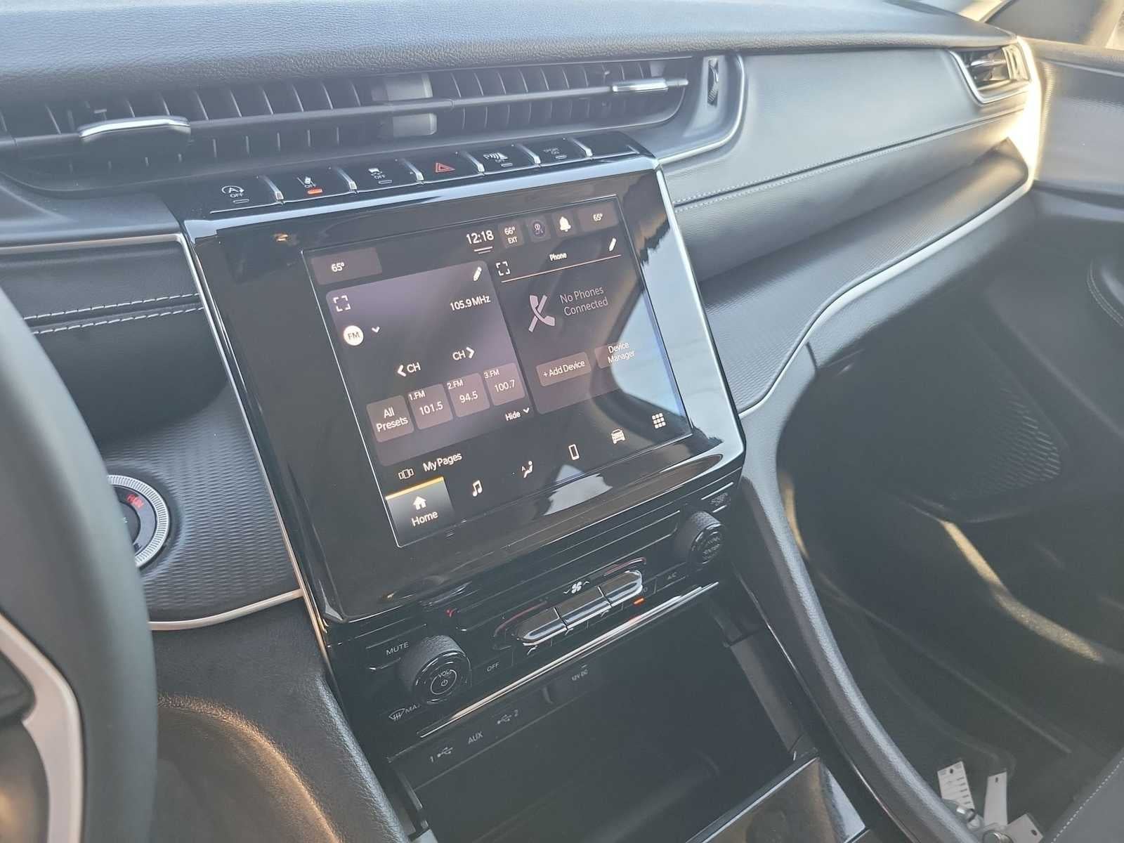 2023 Jeep Grand Cherokee L Laredo 4x2