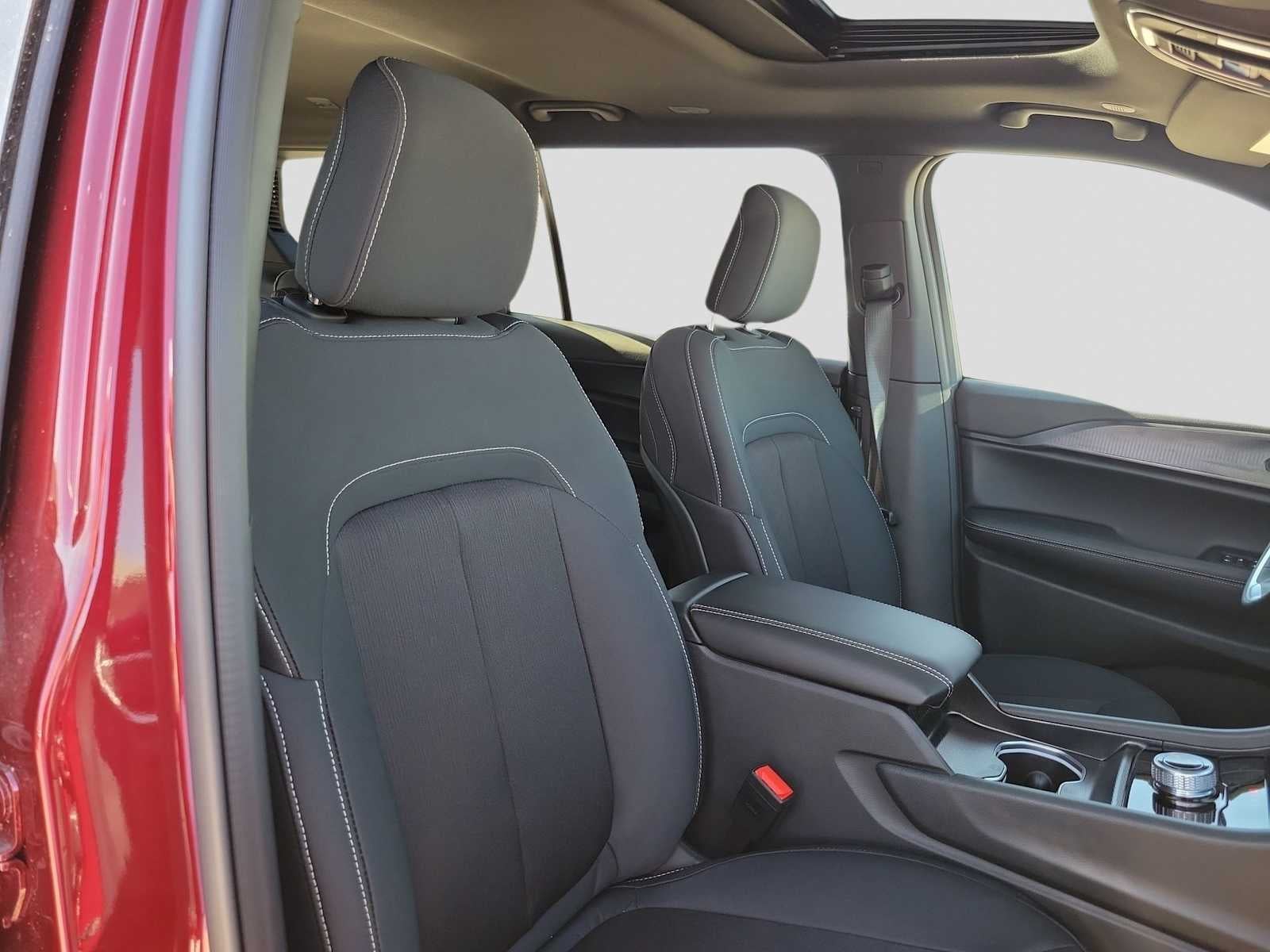 2025 Jeep Grand Cherokee L GRAND CHEROKEE L LAREDO X 4X2