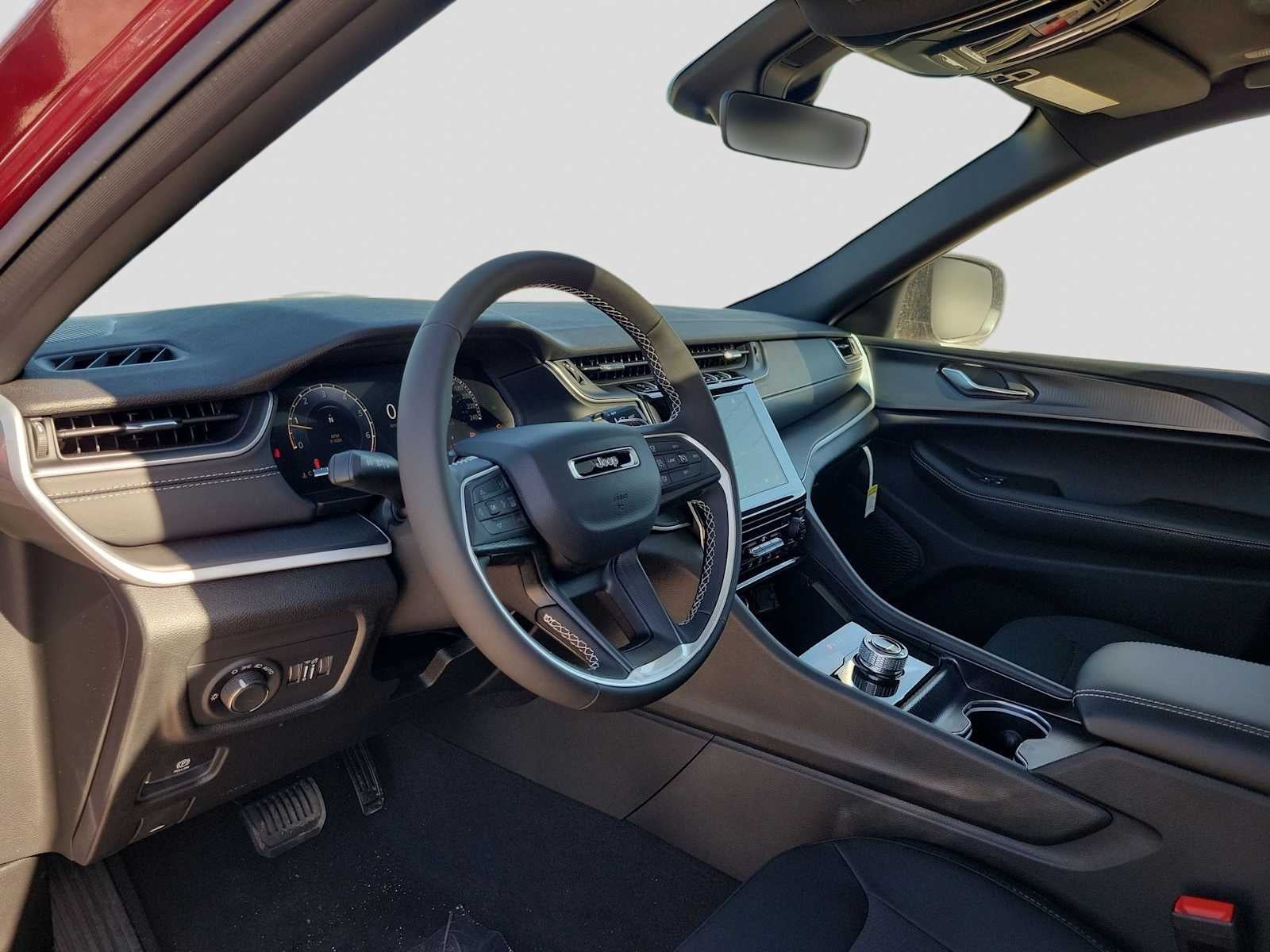 2025 Jeep Grand Cherokee L GRAND CHEROKEE L LAREDO X 4X2