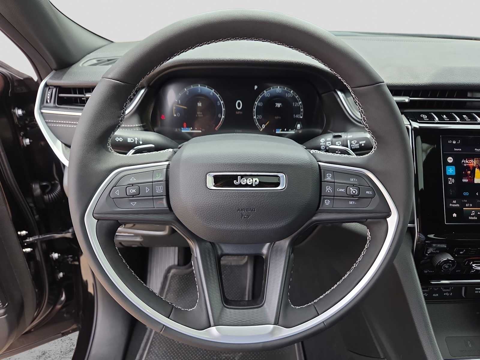 2026 Jeep Grand Cherokee L GRAND CHEROKEE L LAREDO X 4X2
