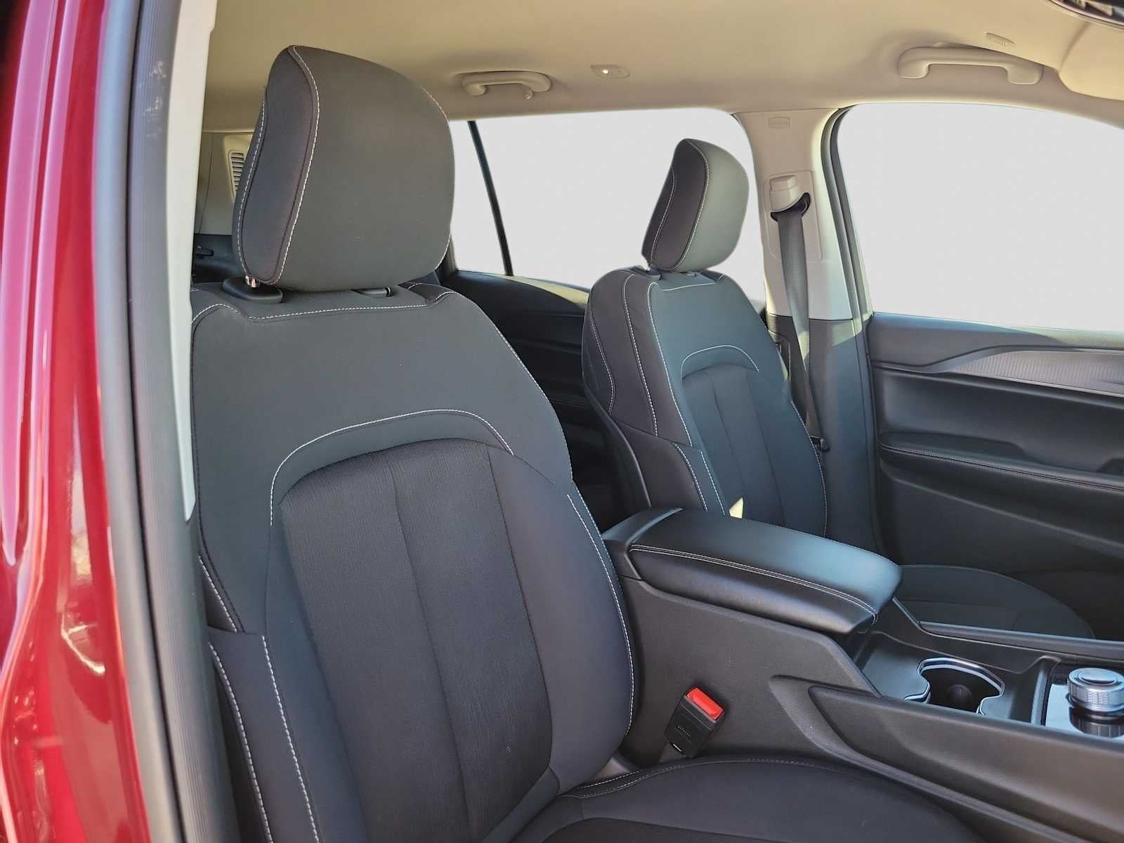 2023 Jeep Grand Cherokee L Laredo 4x2