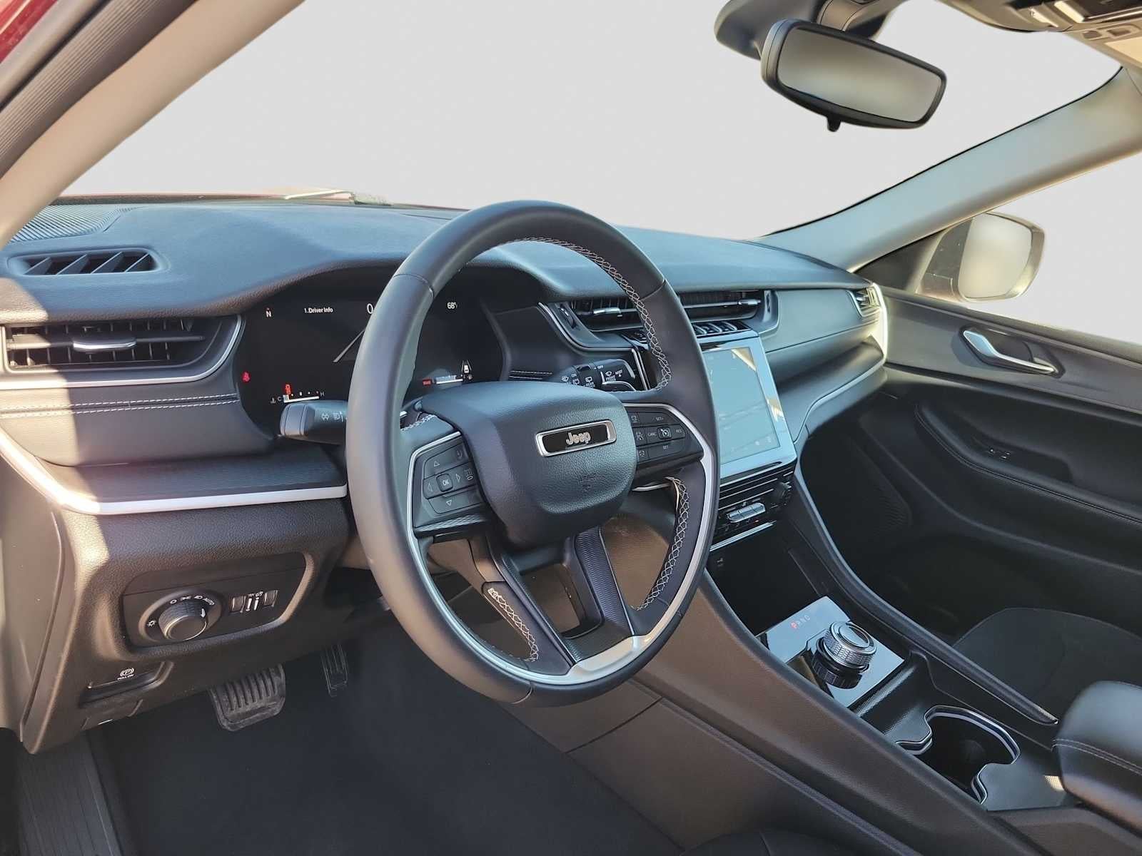 2023 Jeep Grand Cherokee L Laredo 4x2