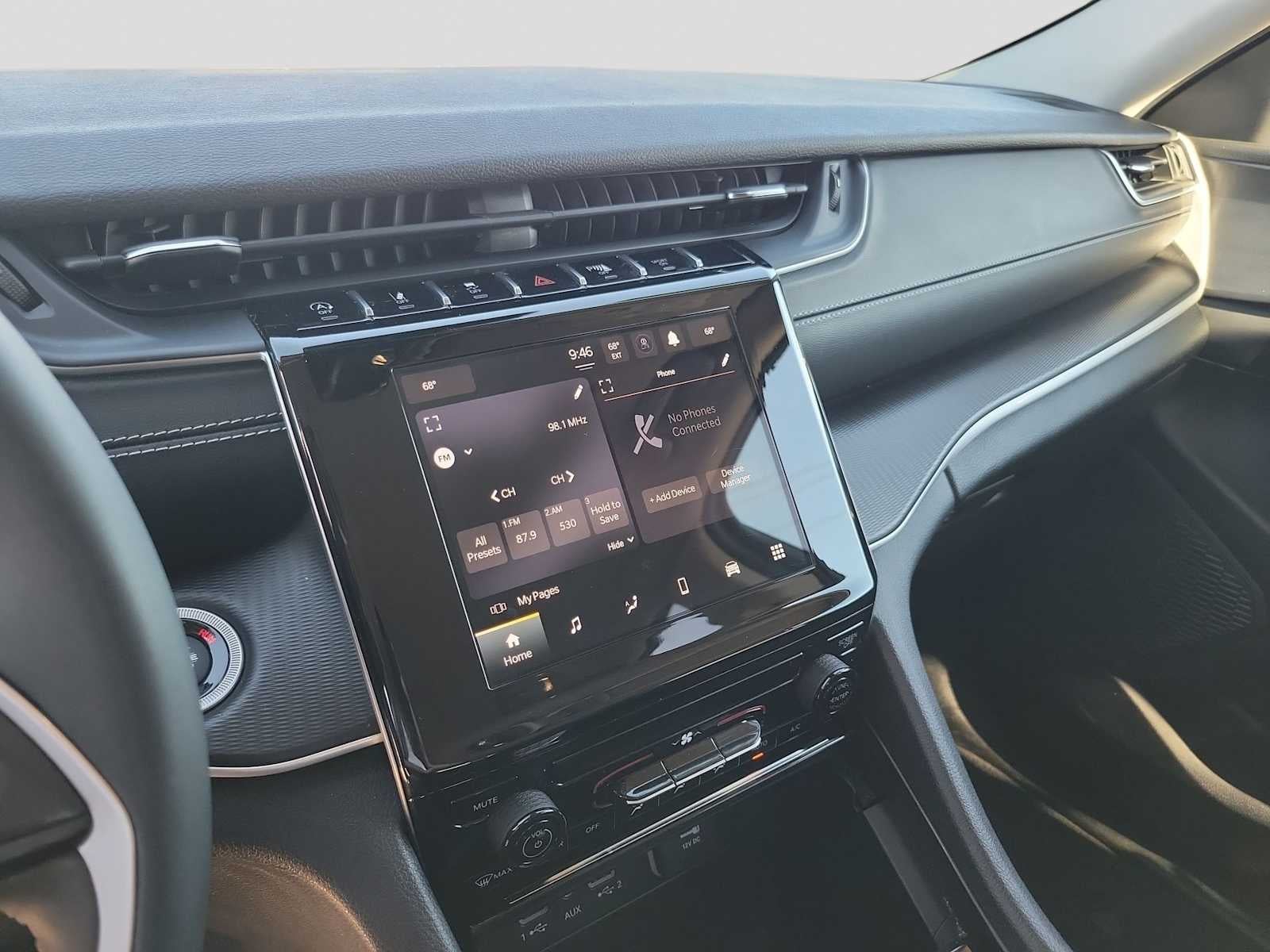 2023 Jeep Grand Cherokee L Laredo 4x2