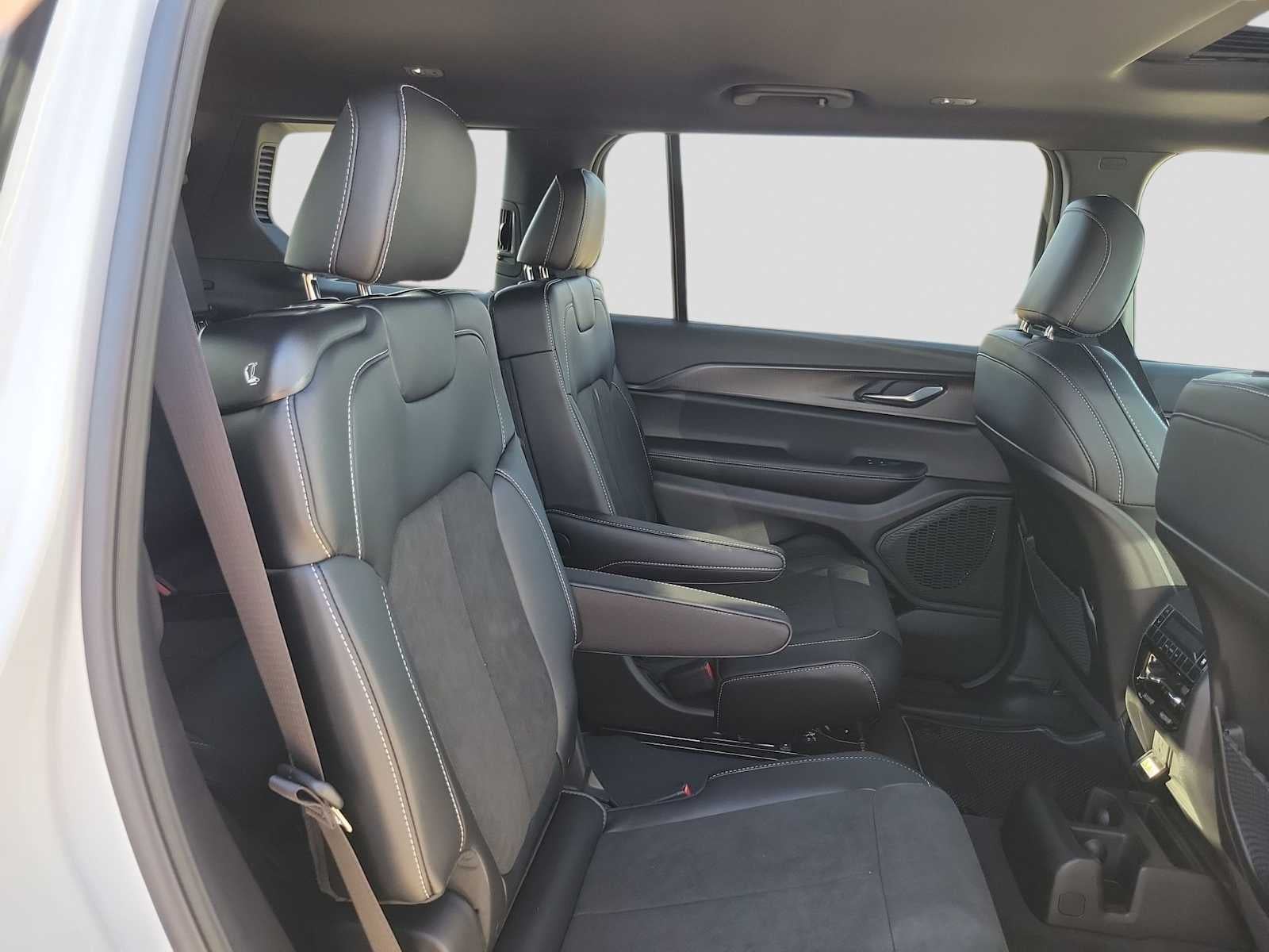 2025 Jeep Grand Cherokee L GRAND CHEROKEE L ALTITUDE X 4X4