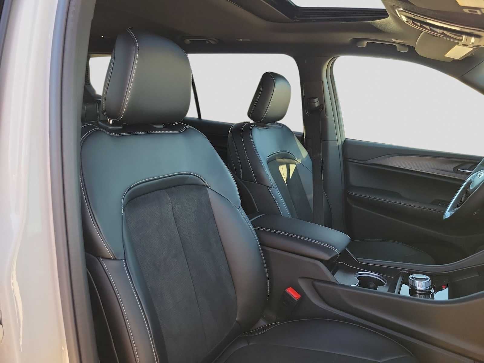 2025 Jeep Grand Cherokee L GRAND CHEROKEE L ALTITUDE X 4X4