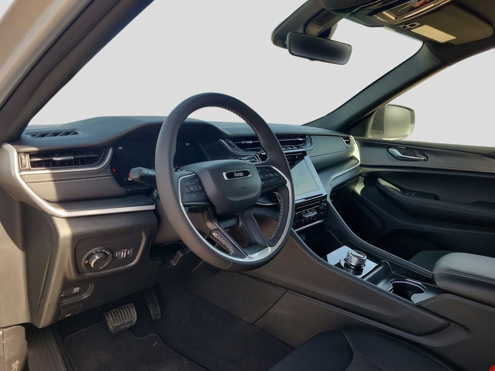 2025 Jeep Grand Cherokee GRAND CHEROKEE L LAREDO 4X4