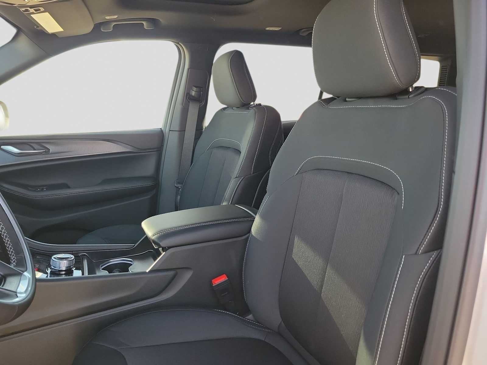 2025 Jeep Grand Cherokee L GRAND CHEROKEE L LAREDO X 4X4