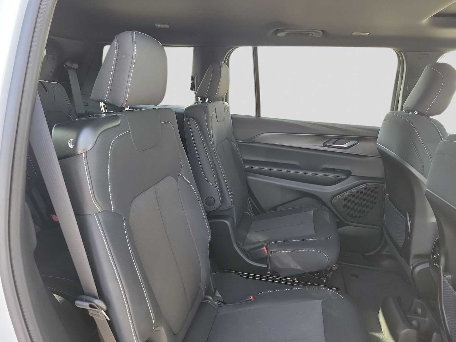 2025 Jeep Grand Cherokee L GRAND CHEROKEE L LAREDO X 4X4