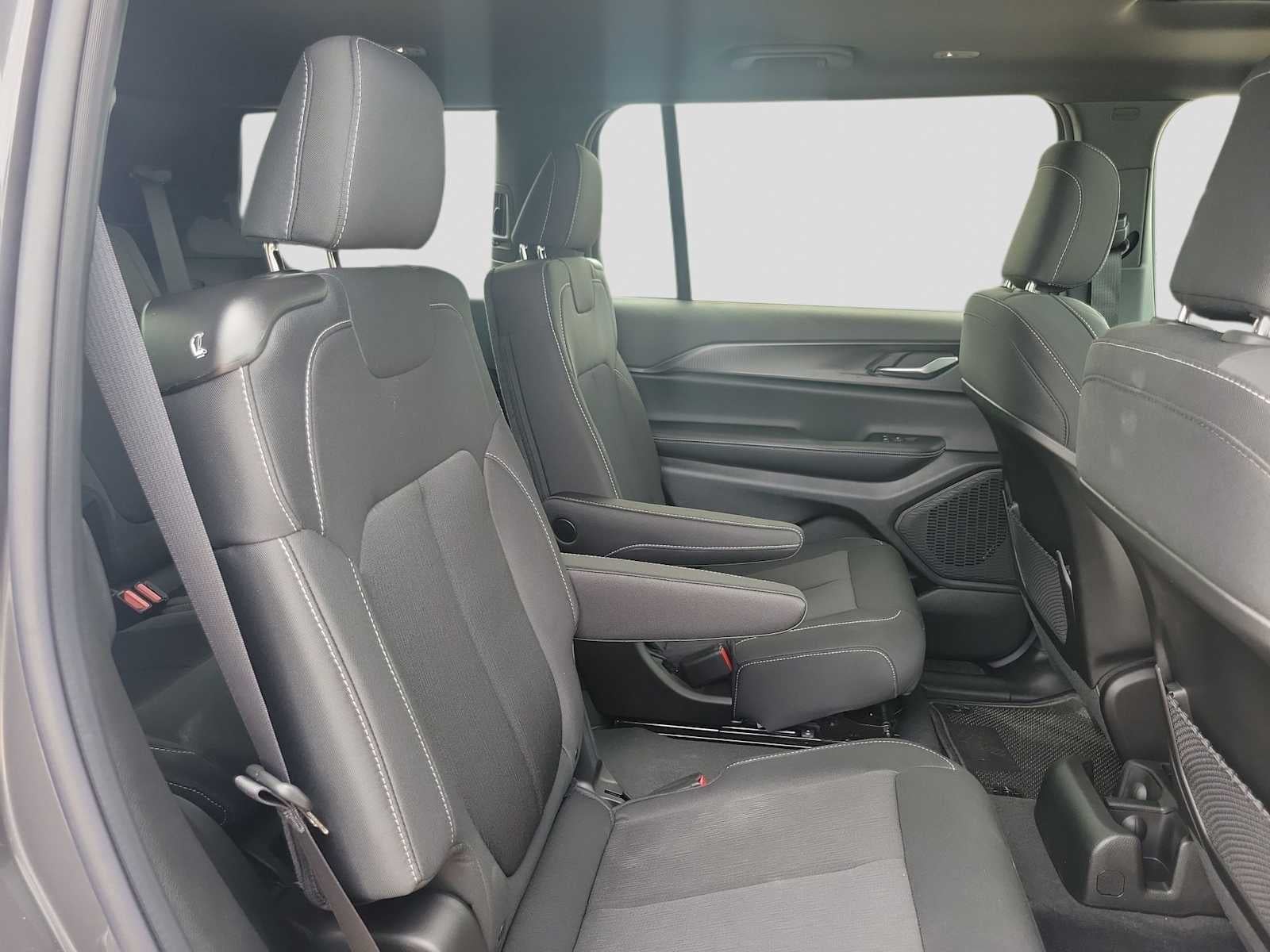 2026 Jeep Grand Cherokee L GRAND CHEROKEE L LAREDO X 4X4