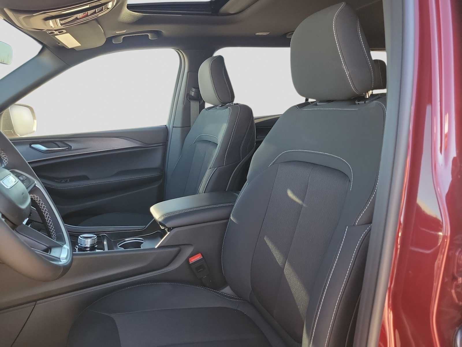 2025 Jeep Grand Cherokee L GRAND CHEROKEE L LAREDO X 4X4