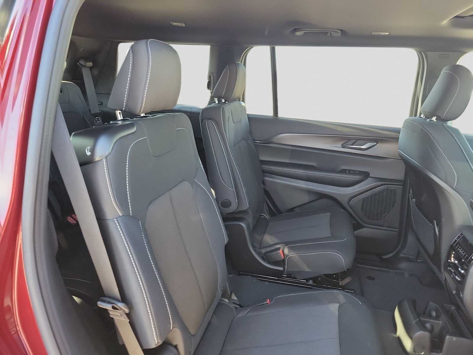 2025 Jeep Grand Cherokee L GRAND CHEROKEE L LAREDO X 4X4