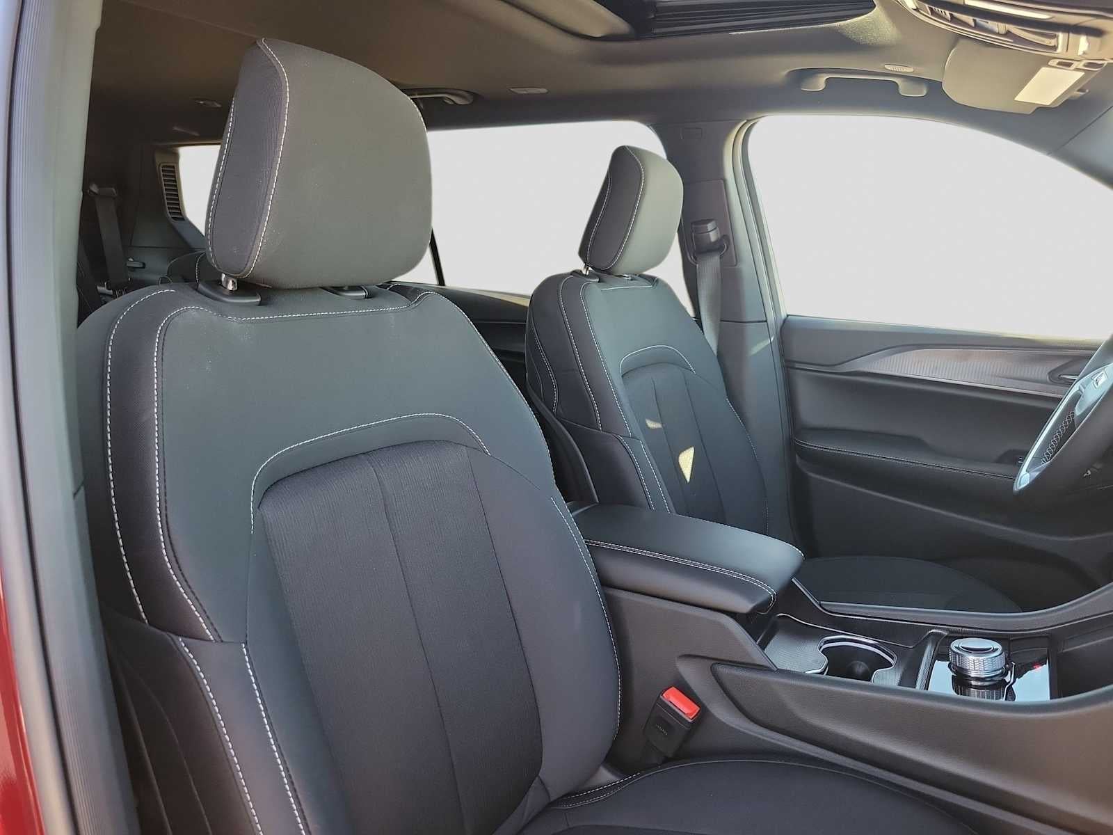 2025 Jeep Grand Cherokee L GRAND CHEROKEE L LAREDO X 4X4