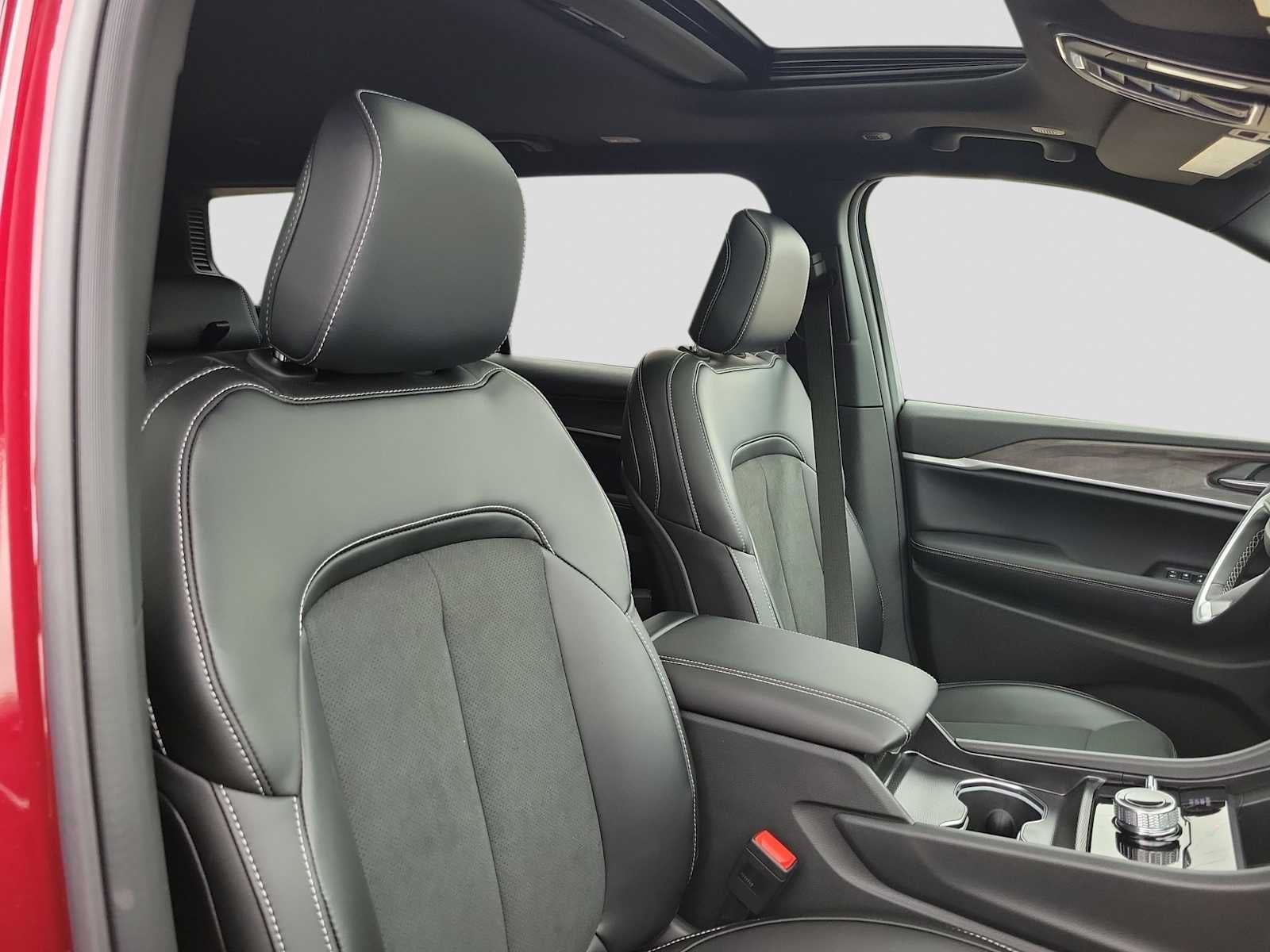 2026 Jeep Grand Cherokee GRAND CHEROKEE L LAREDO ALTITUDE 4X4