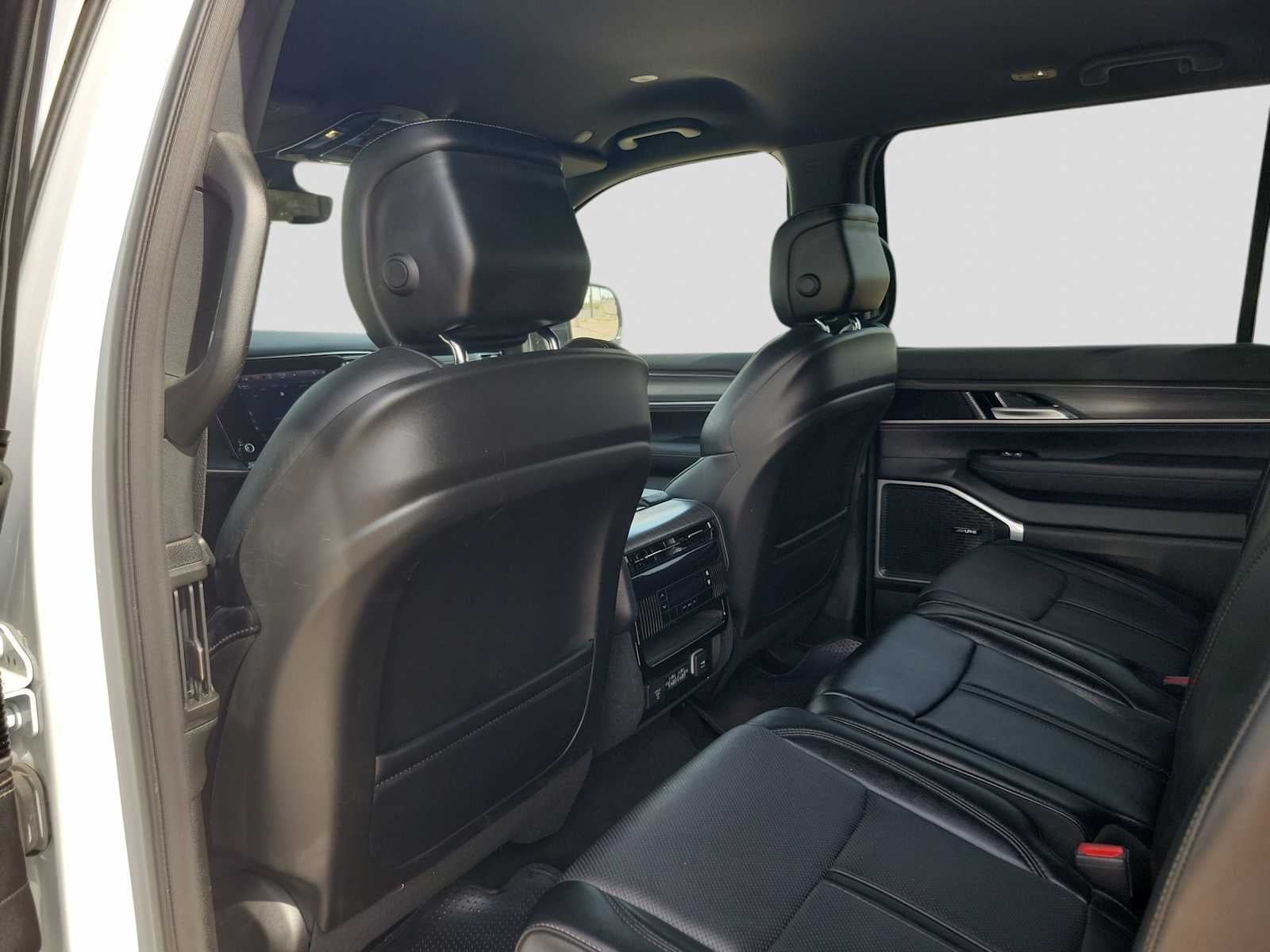 2024 Jeep Wagoneer L Series II 4x2