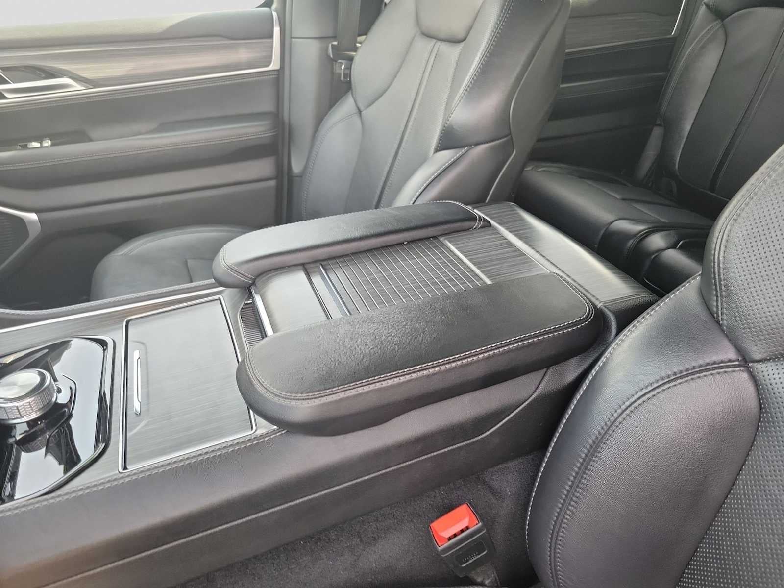 2024 Jeep Wagoneer L Series II 4x2