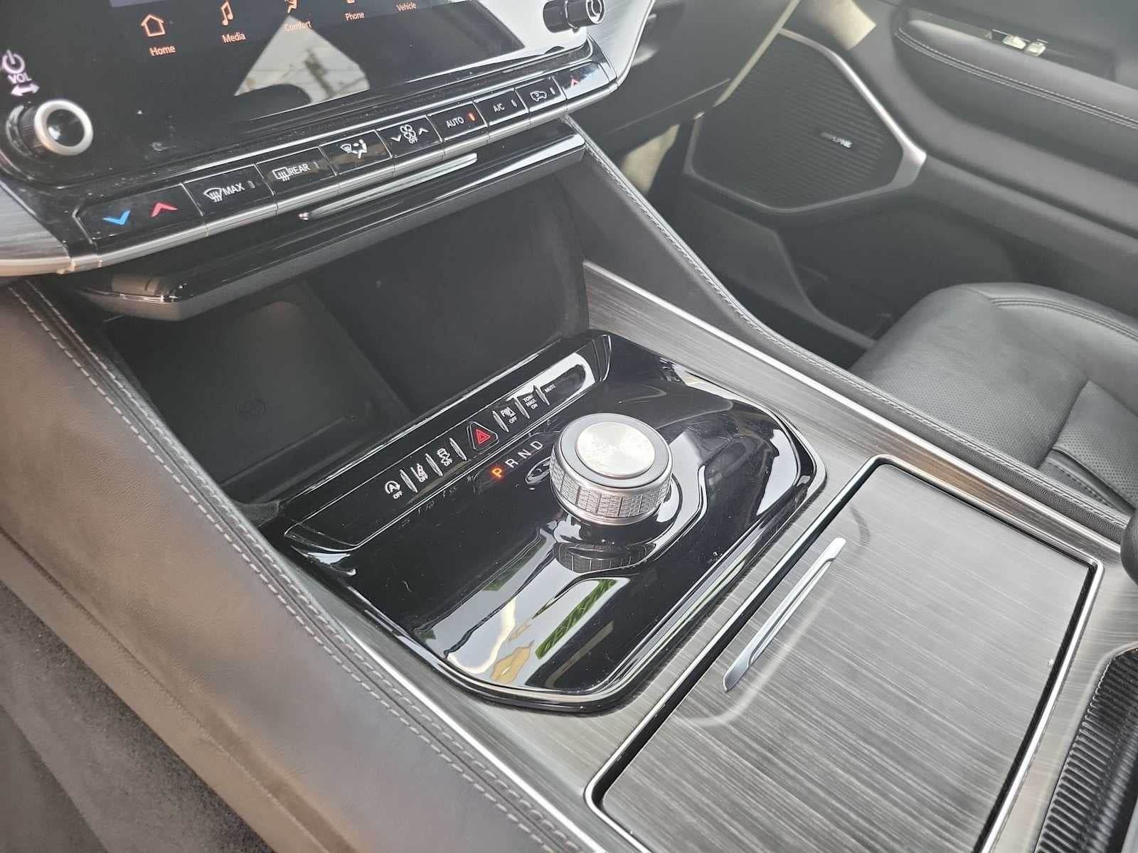 2024 Jeep Wagoneer L Series II 4x2