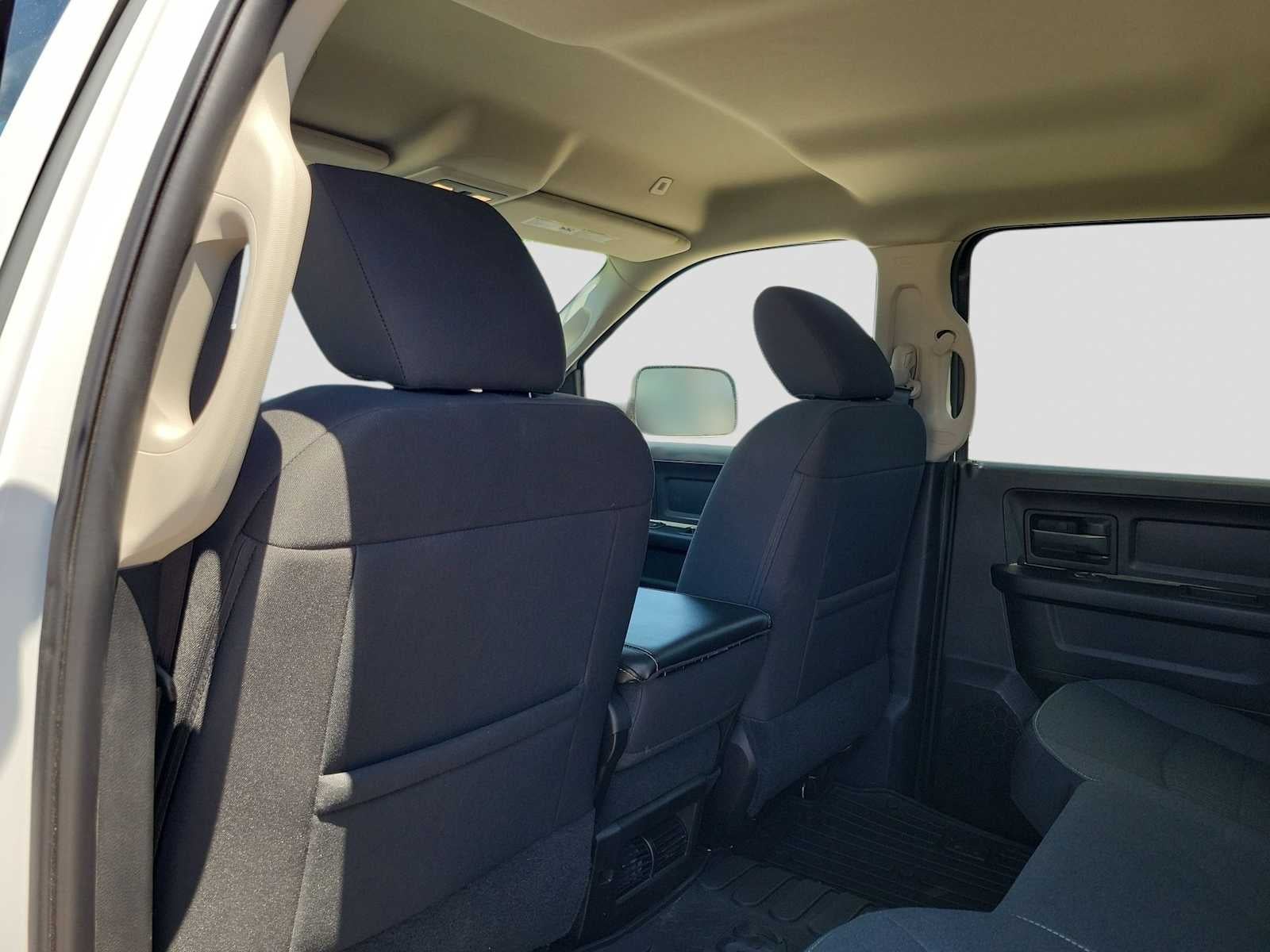 2024 RAM 1500 Classic Tradesman Crew Cab 4x4 5'7' Box