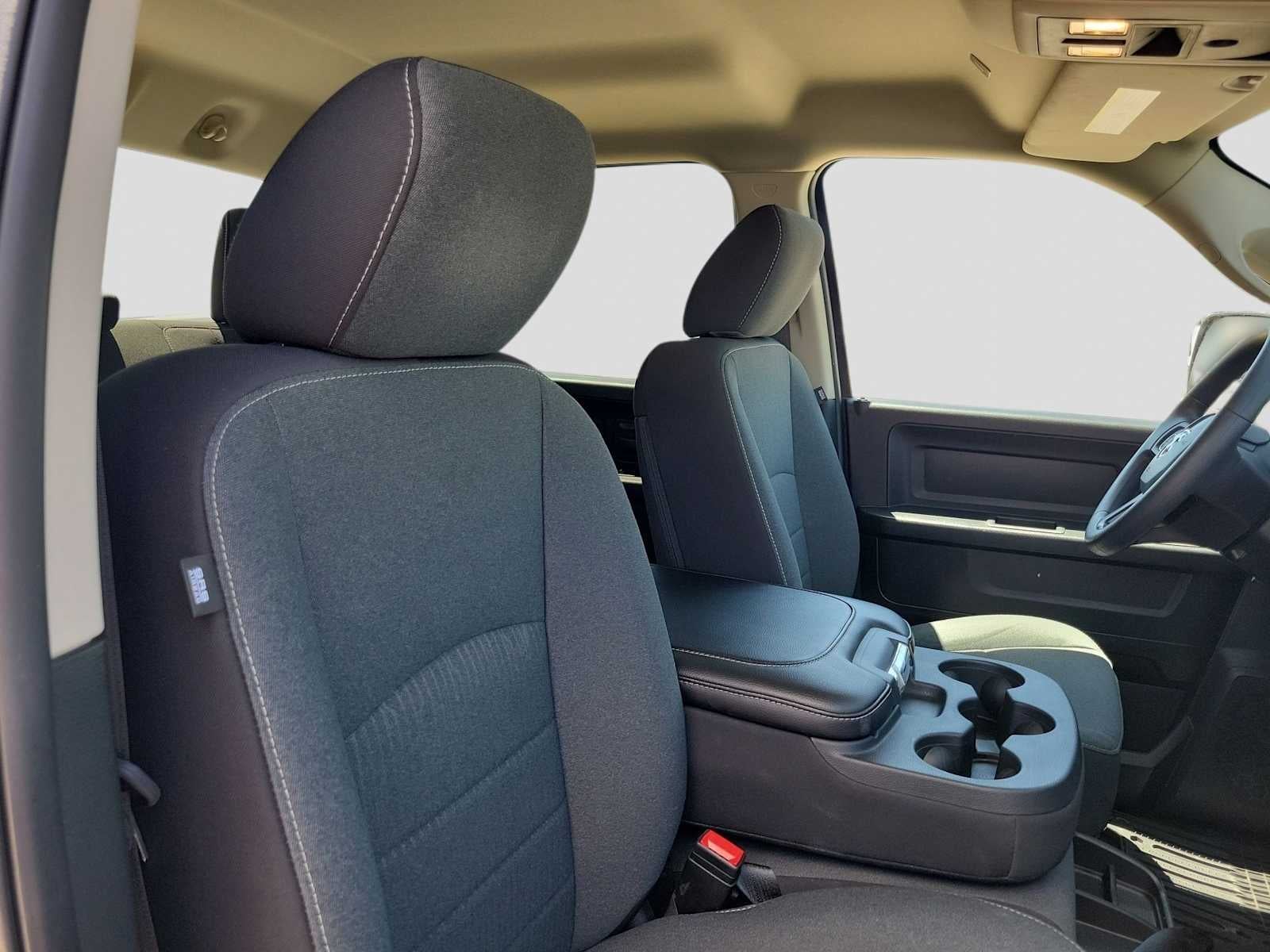 2024 RAM 1500 Classic Tradesman Crew Cab 4x4 5'7' Box