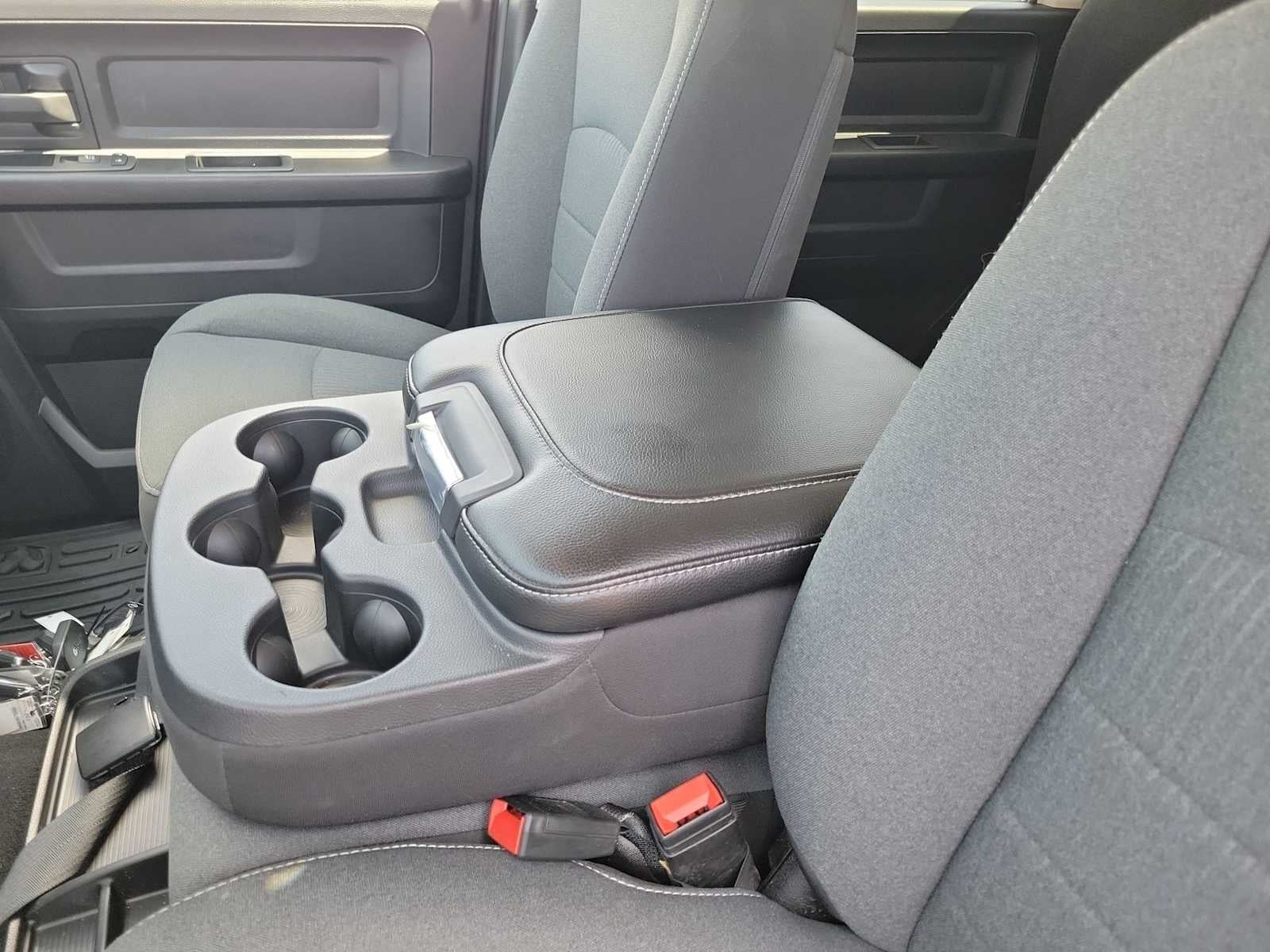 2024 RAM 1500 Classic Tradesman Crew Cab 4x4 5'7' Box