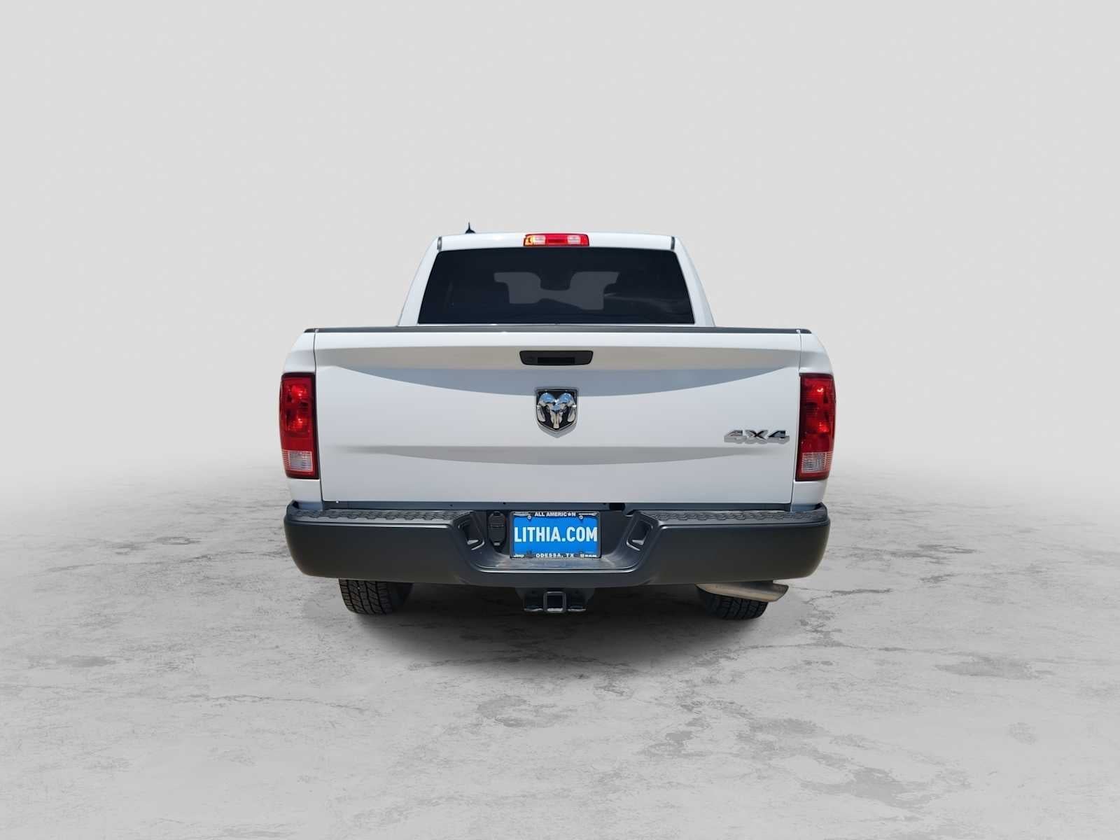 2024 RAM 1500 Classic Tradesman Crew Cab 4x4 5'7' Box