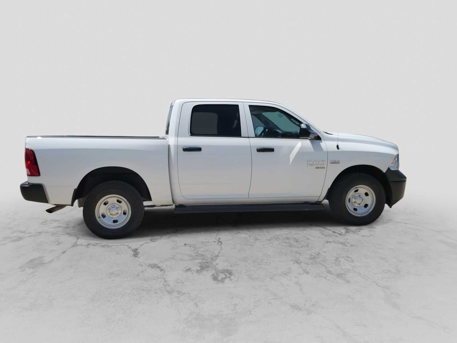 2024 RAM 1500 Classic Tradesman Crew Cab 4x4 5'7' Box