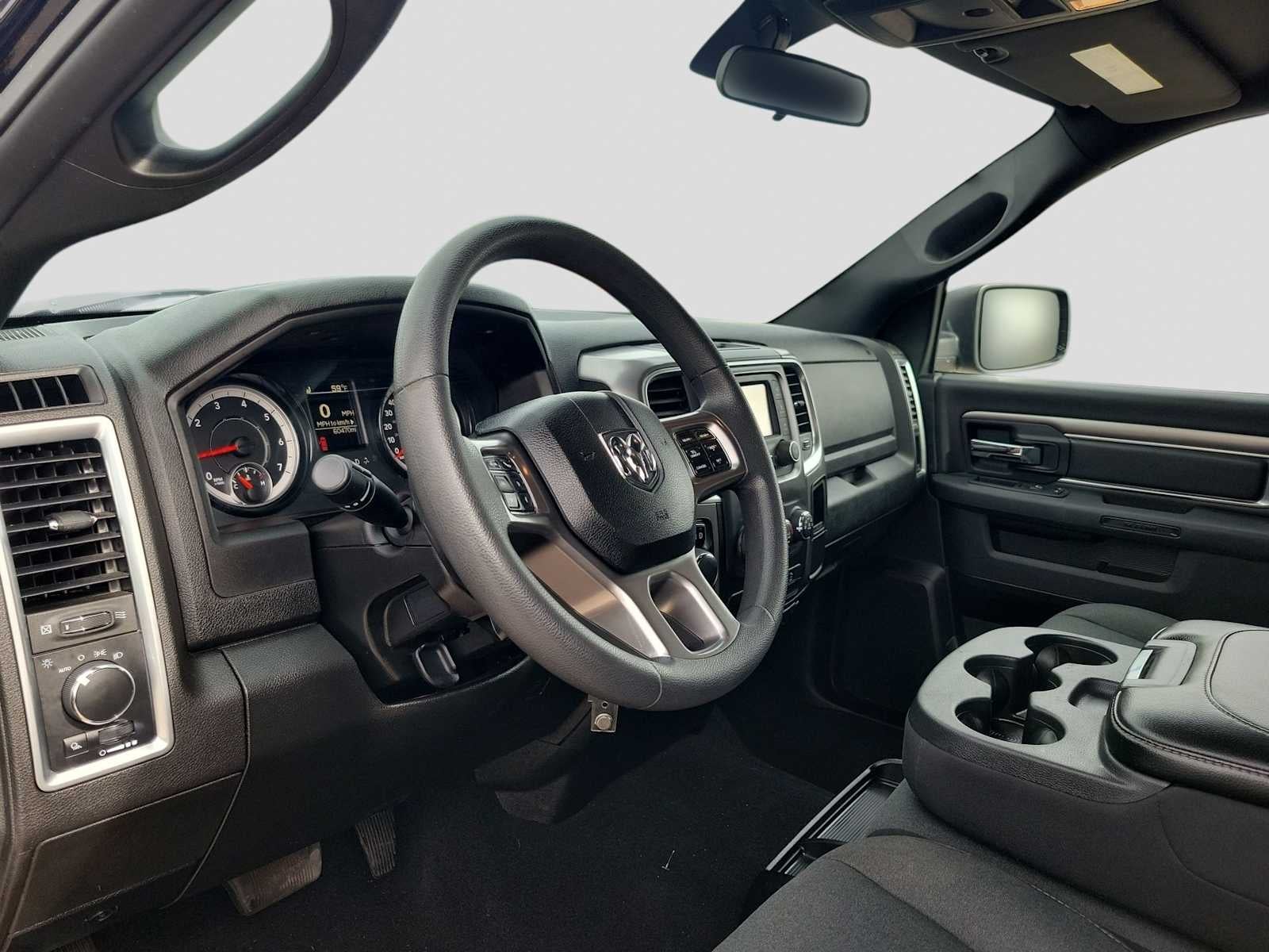 2024 RAM 1500 Classic Warlock Crew Cab 4x4 5'7' Box