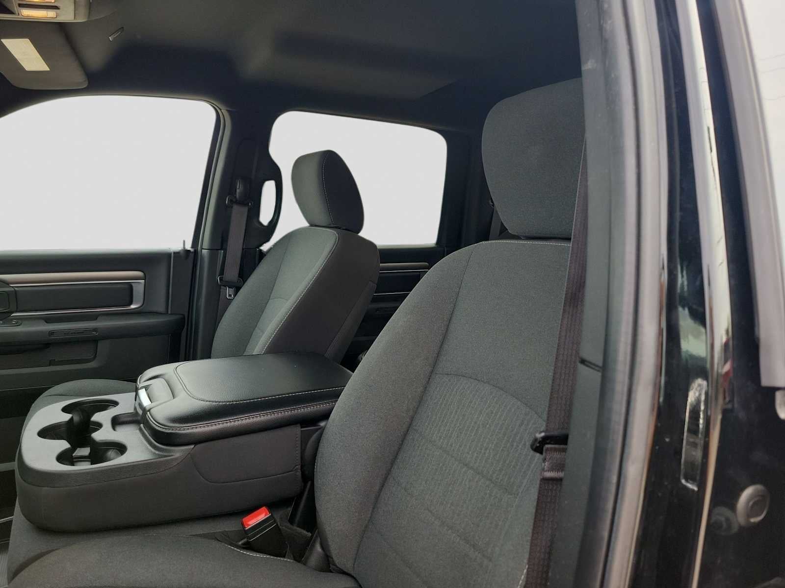 2024 RAM 1500 Classic Warlock Crew Cab 4x4 5'7' Box