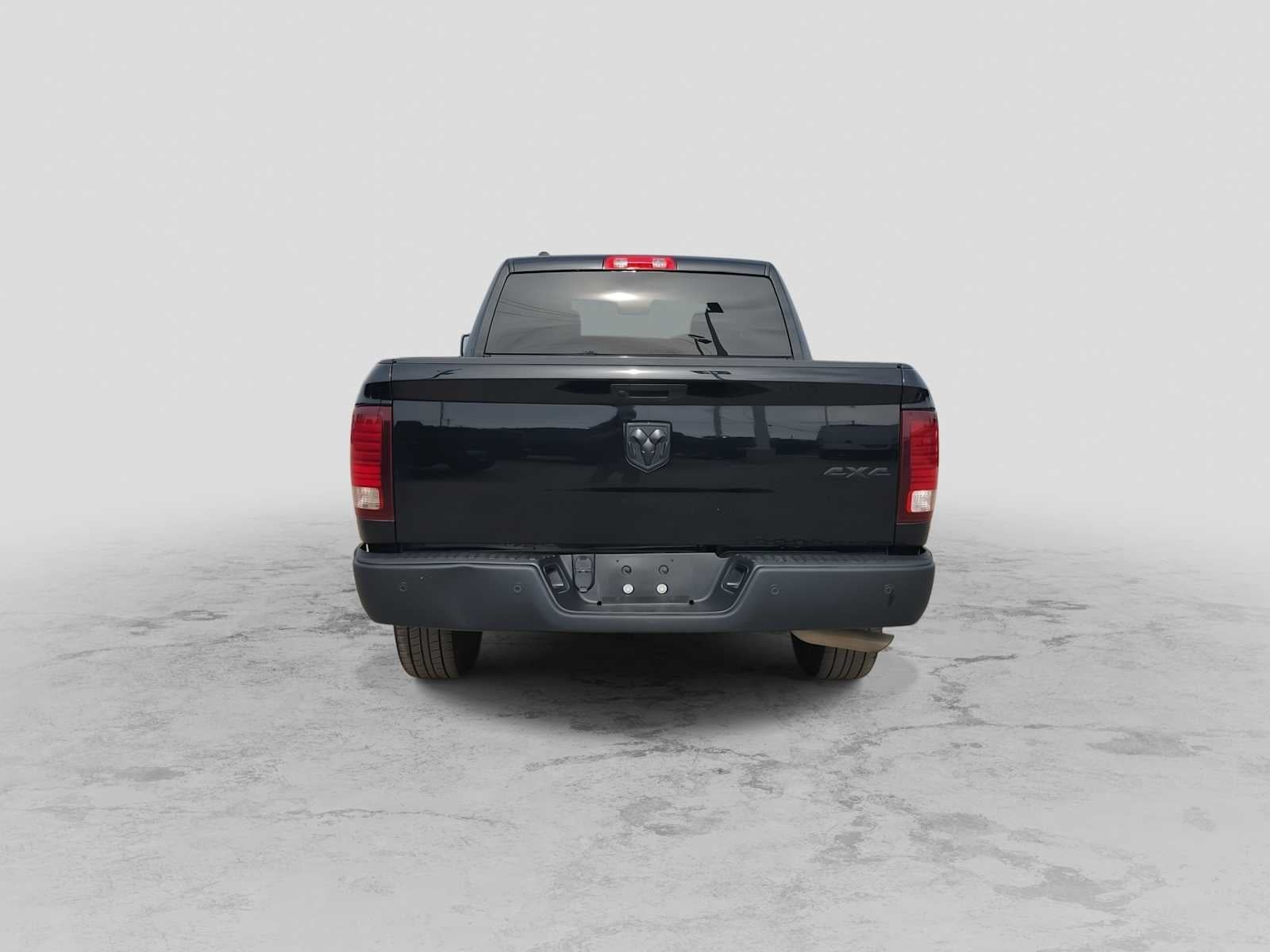 2024 RAM 1500 Classic Warlock Crew Cab 4x4 5'7' Box